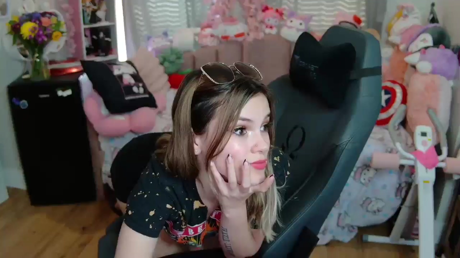 Gallery image thumbnail from Lil__Bunny's myfreecams stream on, 03/18/2025, 17:30 image 13 of 20