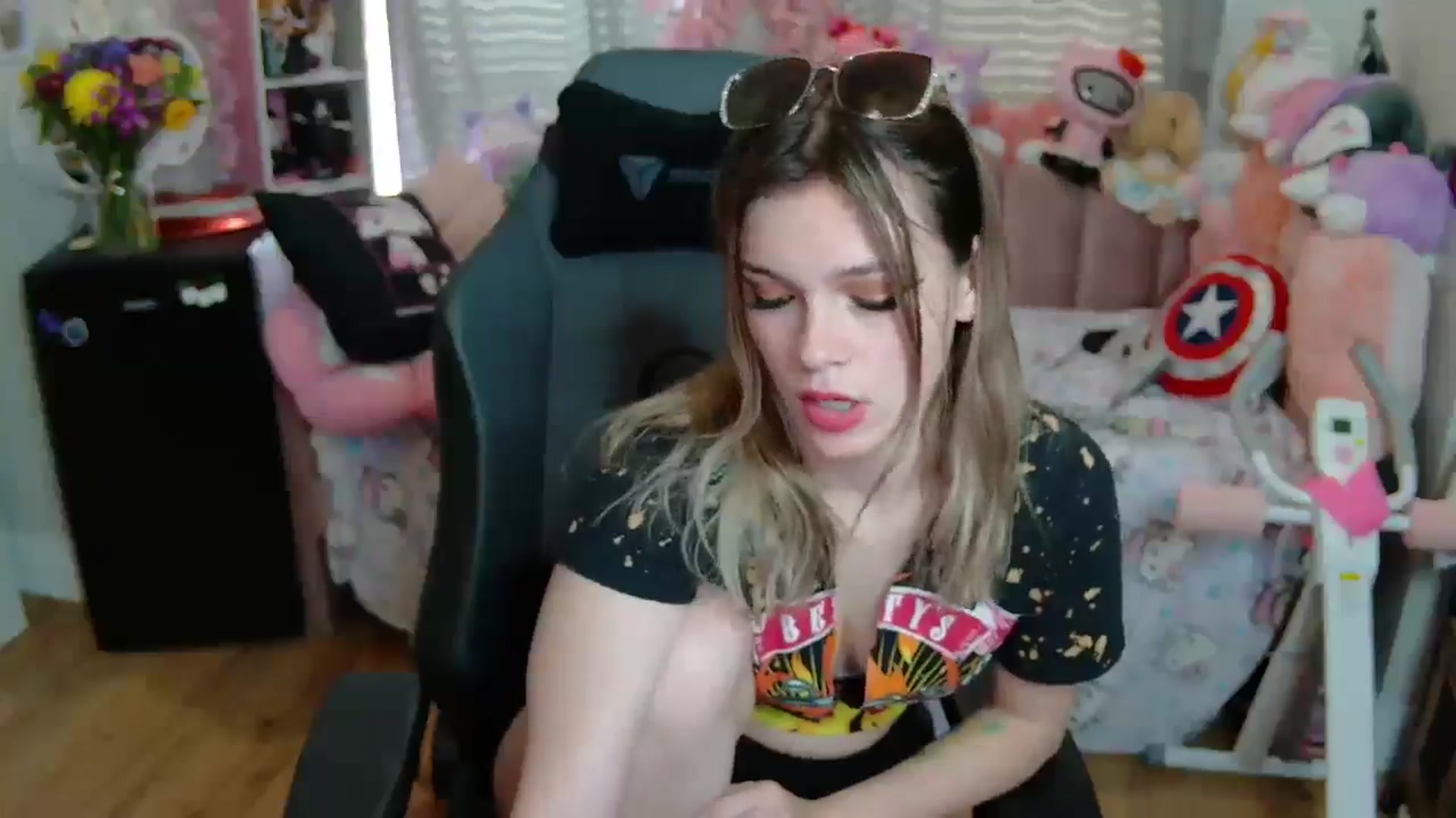Gallery image thumbnail from Lil__Bunny's myfreecams stream on, 03/18/2025, 17:30 image 4 of 20