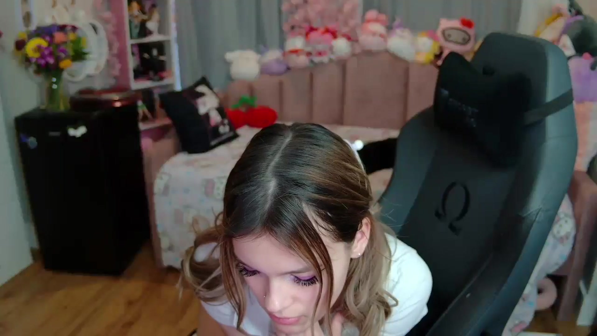 Gallery image thumbnail from Lil__Bunny's myfreecams stream on, 03/19/2025, 19:53 image 17 of 20