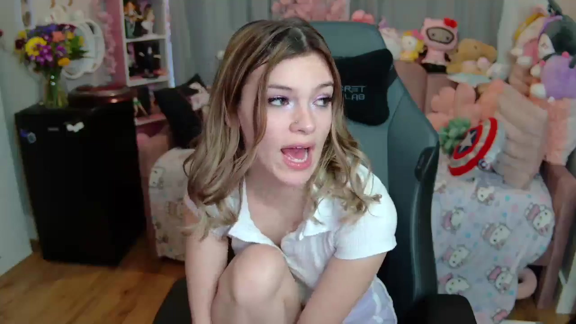 Gallery image thumbnail from Lil__Bunny's myfreecams stream on, 03/19/2025, 19:53 image 6 of 20