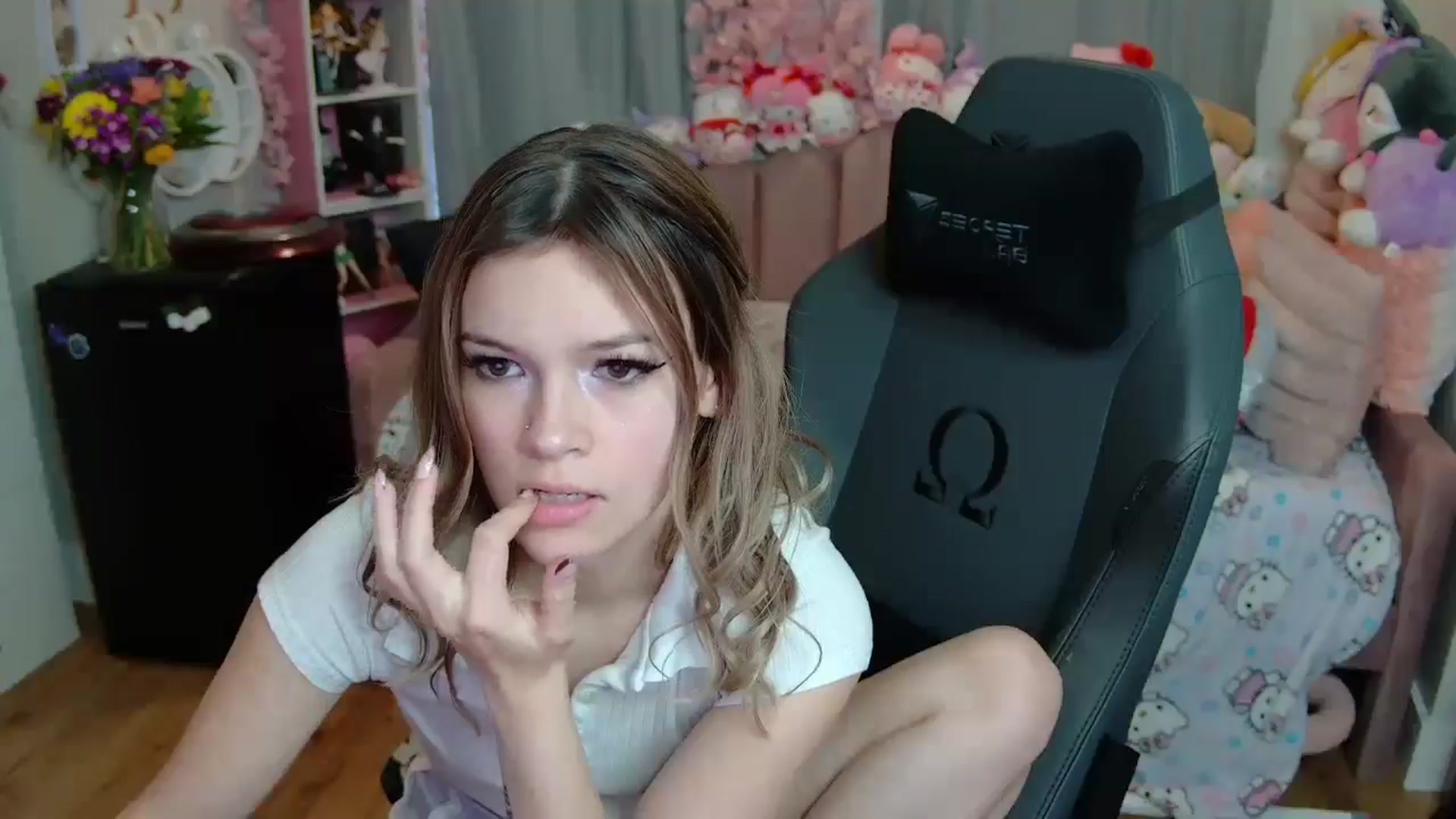 Gallery image thumbnail from Lil__Bunny's myfreecams stream on, 03/19/2025, 21:01 image 8 of 20