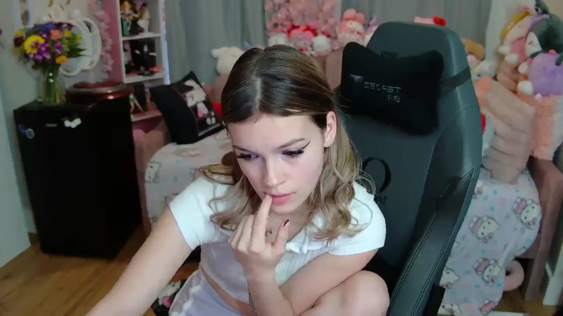 Gallery image thumbnail from Lil__Bunny's myfreecams stream on, 03/19/2025, 21:01 image 12 of 20
