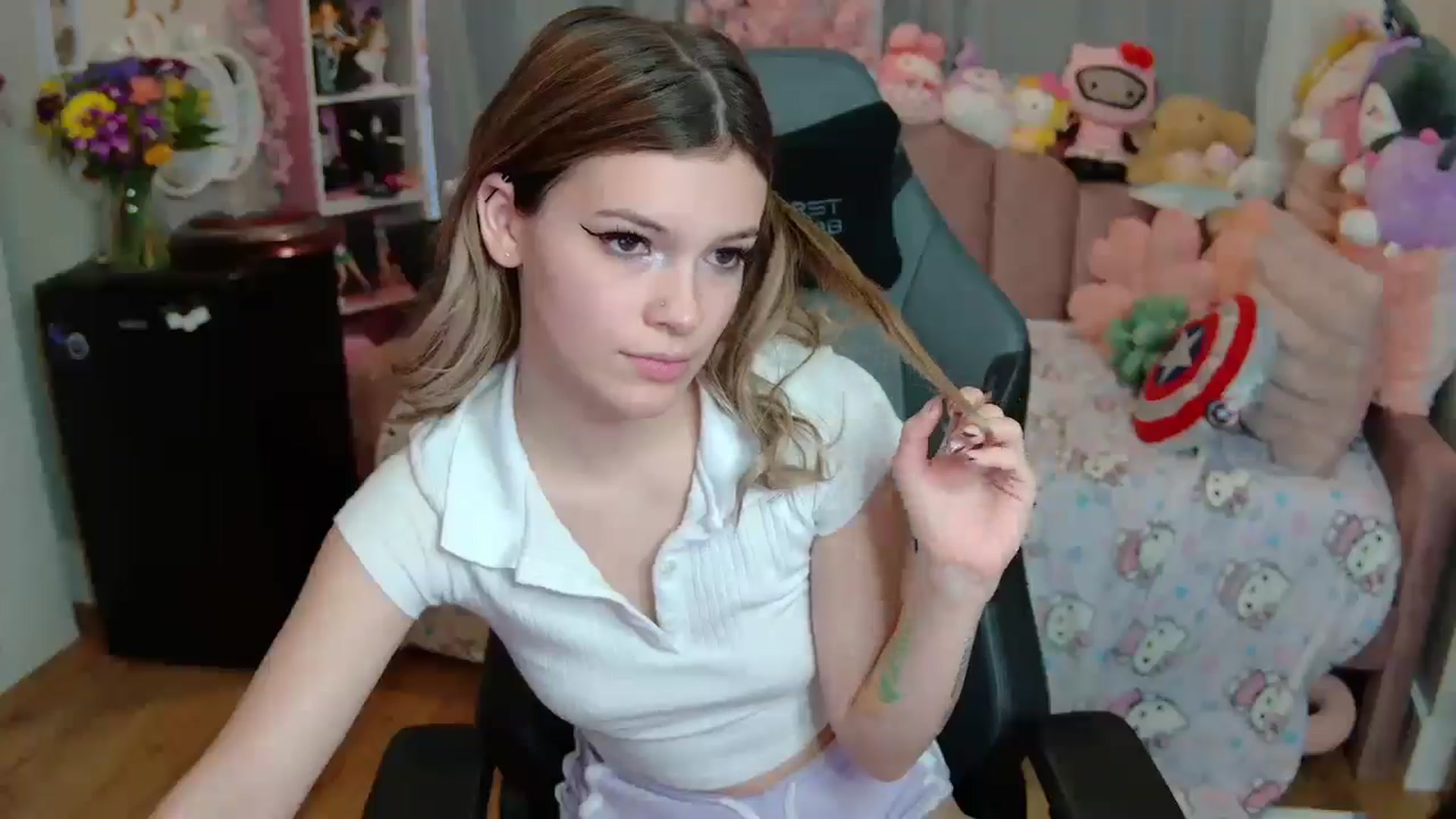 Gallery image thumbnail from Lil__Bunny's myfreecams stream on, 03/19/2025, 21:01 image 13 of 20