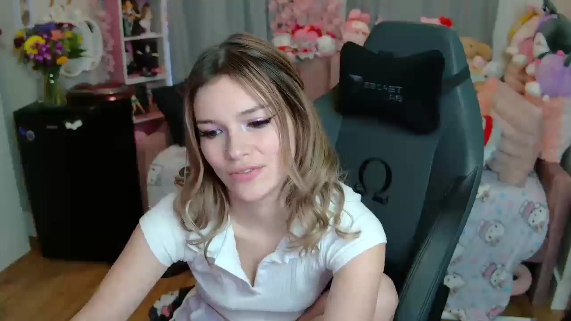 Gallery image thumbnail from Lil__Bunny's myfreecams stream on, 03/19/2025, 21:01 image 10 of 20