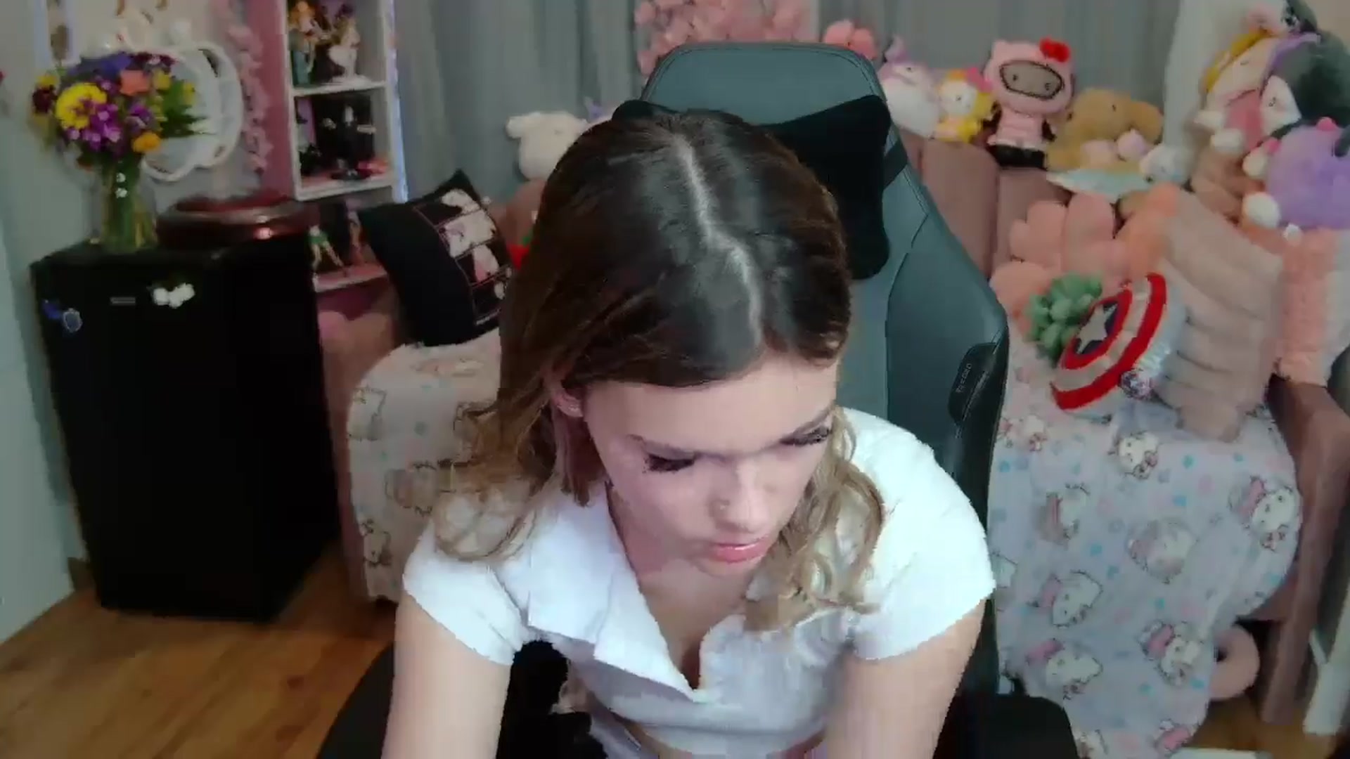 Gallery image thumbnail from Lil__Bunny's myfreecams stream on, 03/19/2025, 21:01 image 16 of 20