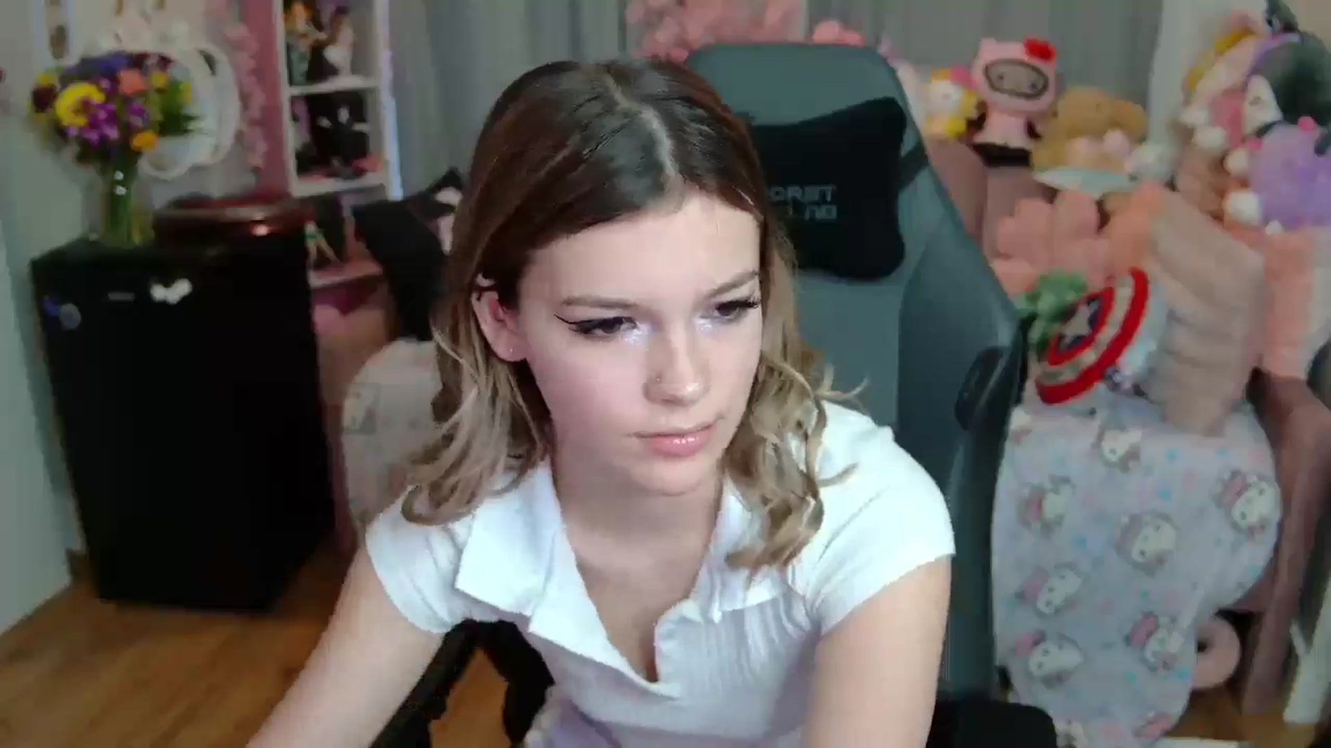 Gallery image thumbnail from Lil__Bunny's myfreecams stream on, 03/19/2025, 21:01 image 14 of 20