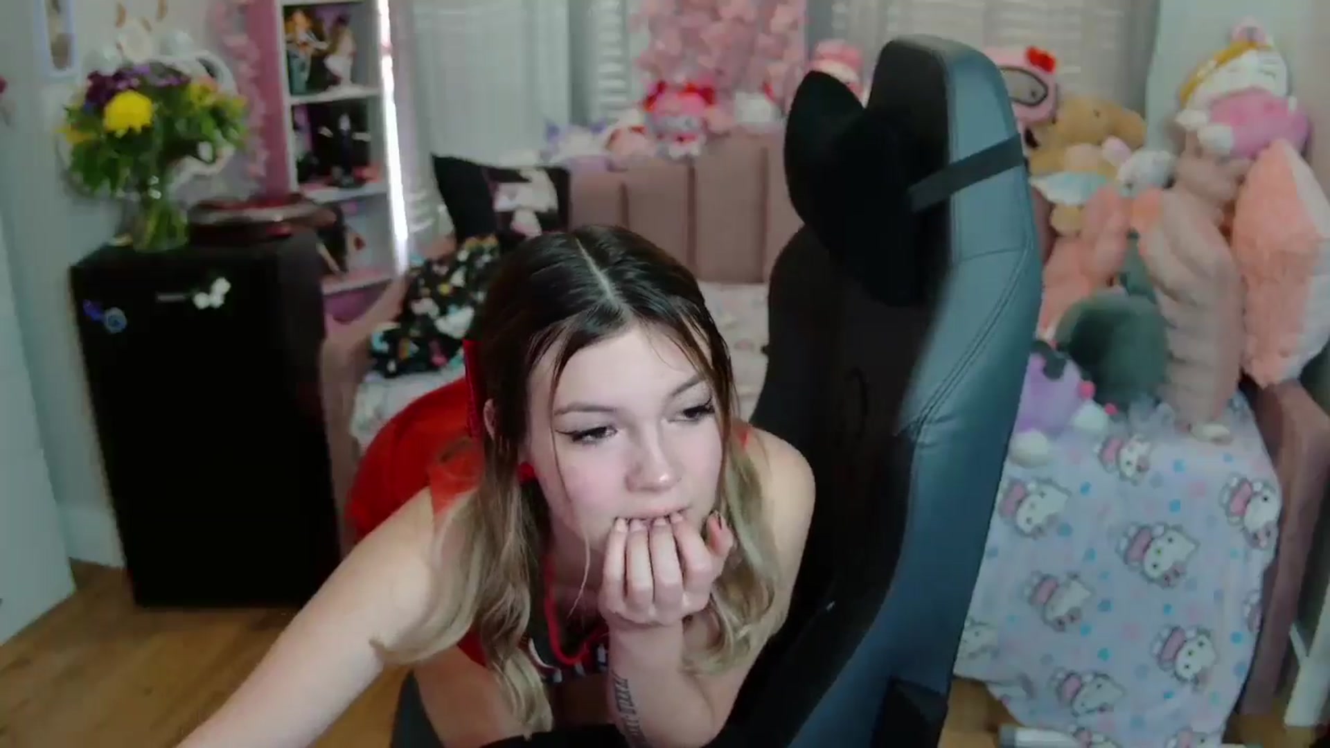 Gallery image thumbnail from Lil__Bunny's myfreecams stream on, 03/21/2025, 14:28 image 9 of 20