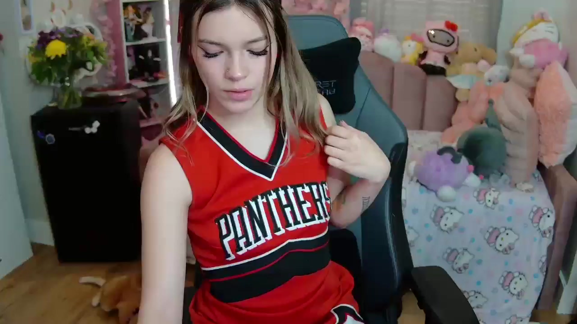 Gallery image thumbnail from Lil__Bunny's myfreecams stream on, 03/21/2025, 14:28 image 2 of 20