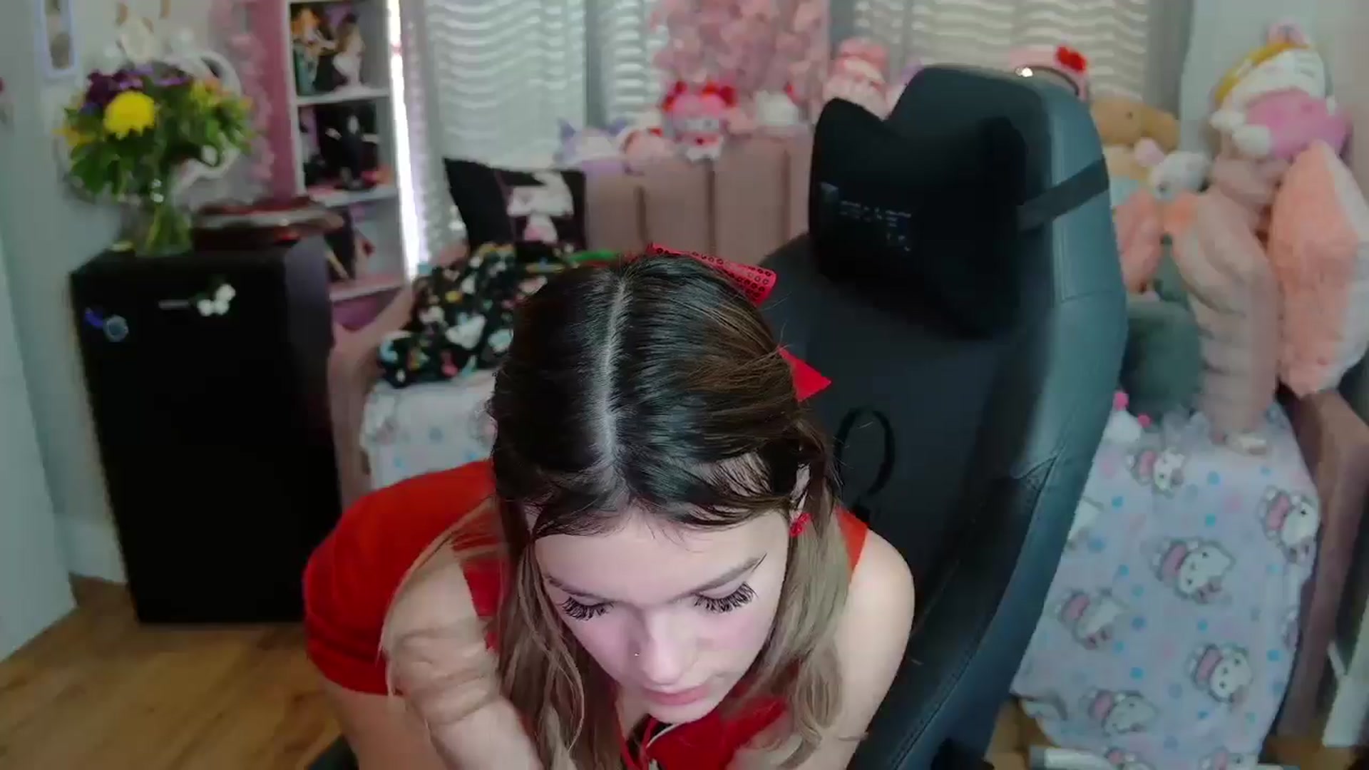 Gallery image thumbnail from Lil__Bunny's myfreecams stream on, 03/21/2025, 15:34 image 19 of 20