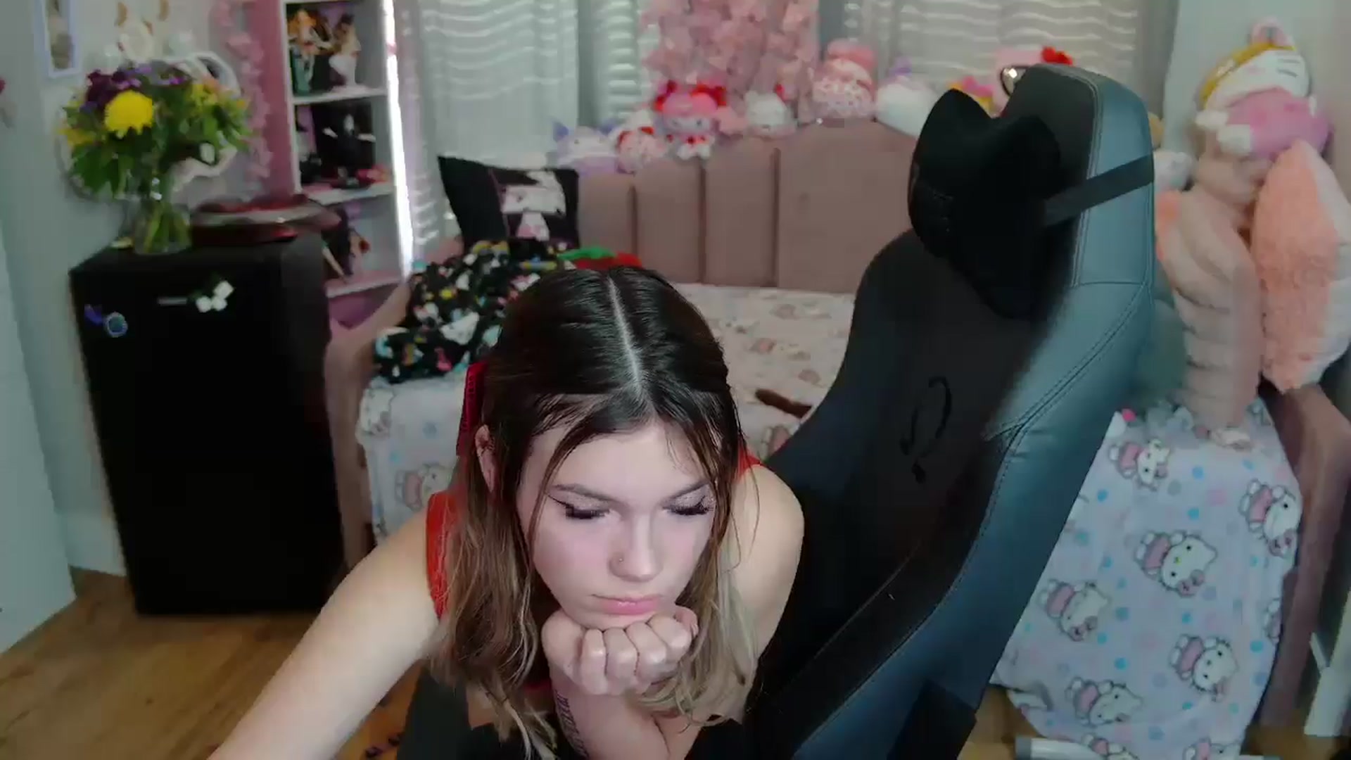 Gallery image thumbnail from Lil__Bunny's myfreecams stream on, 03/21/2025, 15:34 image 6 of 20