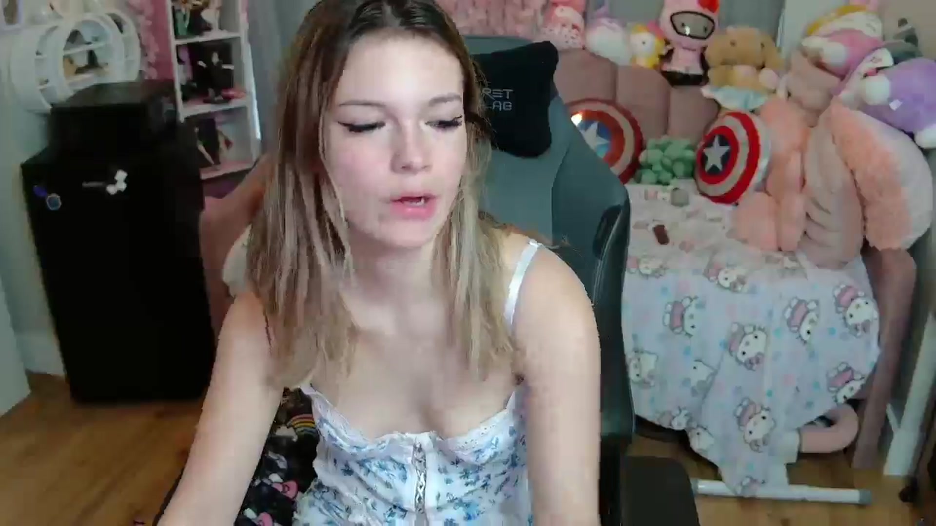 Gallery image thumbnail from Lil__Bunny's myfreecams stream on, 04/01/2025, 13:53 image 10 of 20
