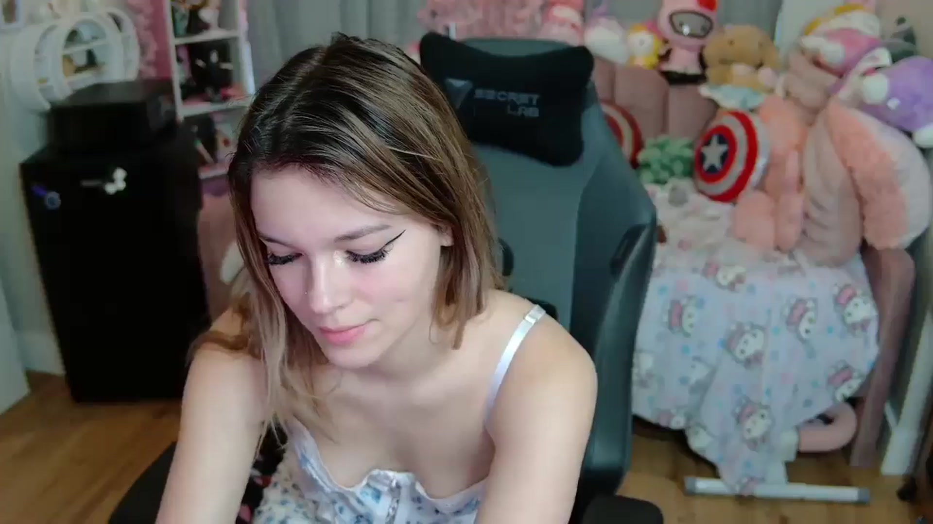Gallery image thumbnail from Lil__Bunny's myfreecams stream on, 04/01/2025, 13:53 image 16 of 20