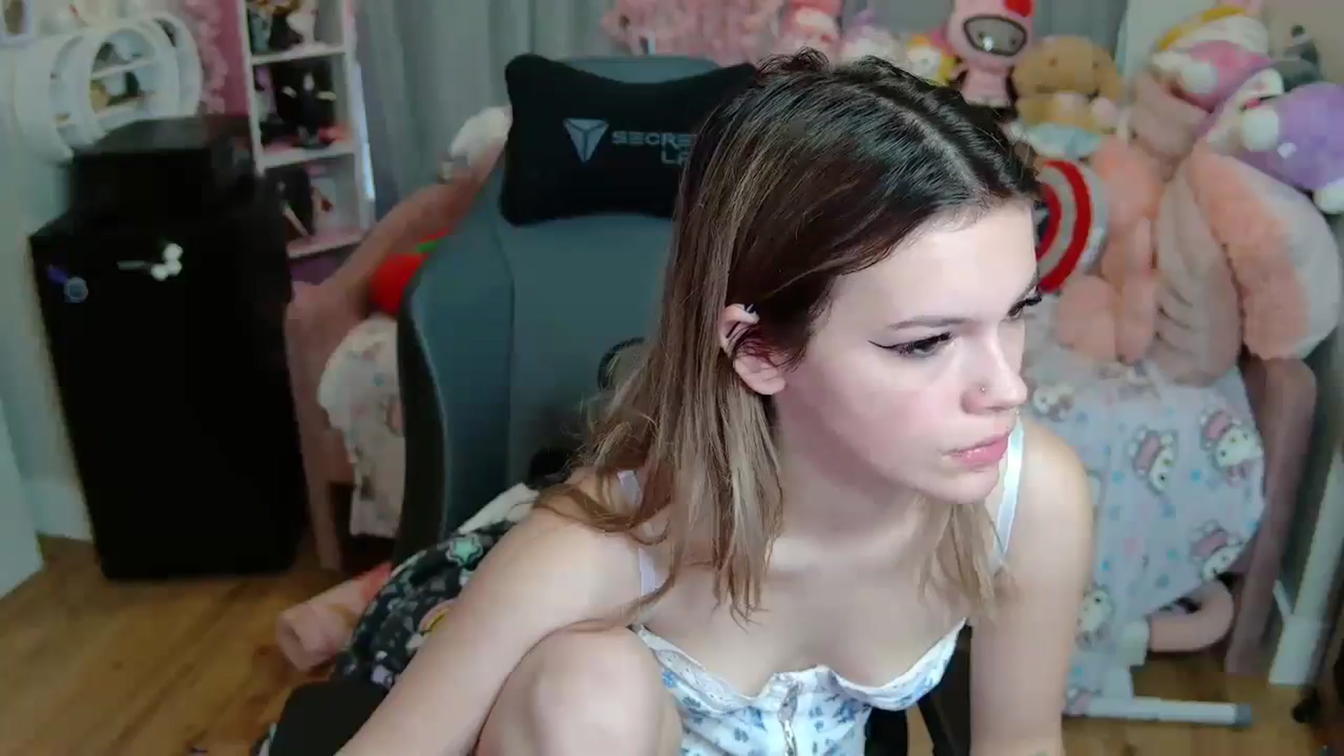 Gallery image thumbnail from Lil__Bunny's myfreecams stream on, 04/01/2025, 13:53 image 8 of 20