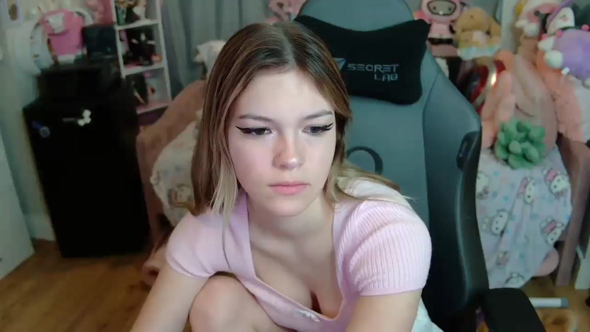 Gallery image thumbnail from Lil__Bunny's myfreecams stream on, 04/10/2025, 12:33 image 11 of 20