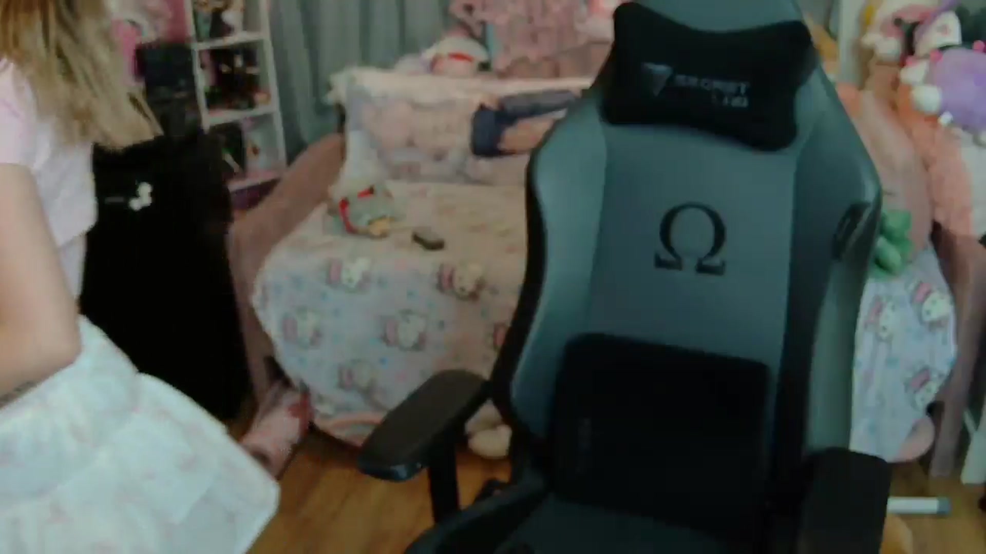 Gallery image thumbnail from Lil__Bunny's myfreecams stream on, 04/10/2025, 12:33 image 9 of 20