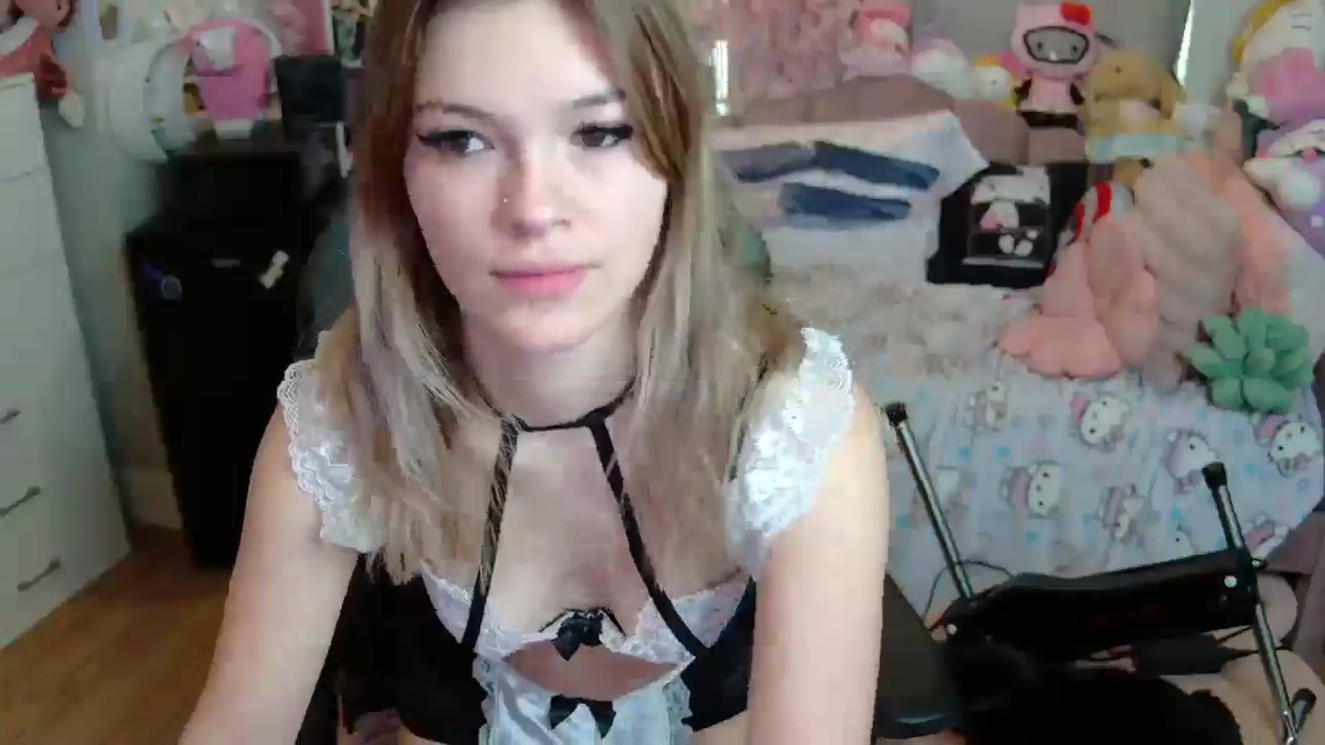 Gallery image thumbnail from Lil__Bunny's myfreecams stream on, 04/16/2025, 12:42 image 13 of 20