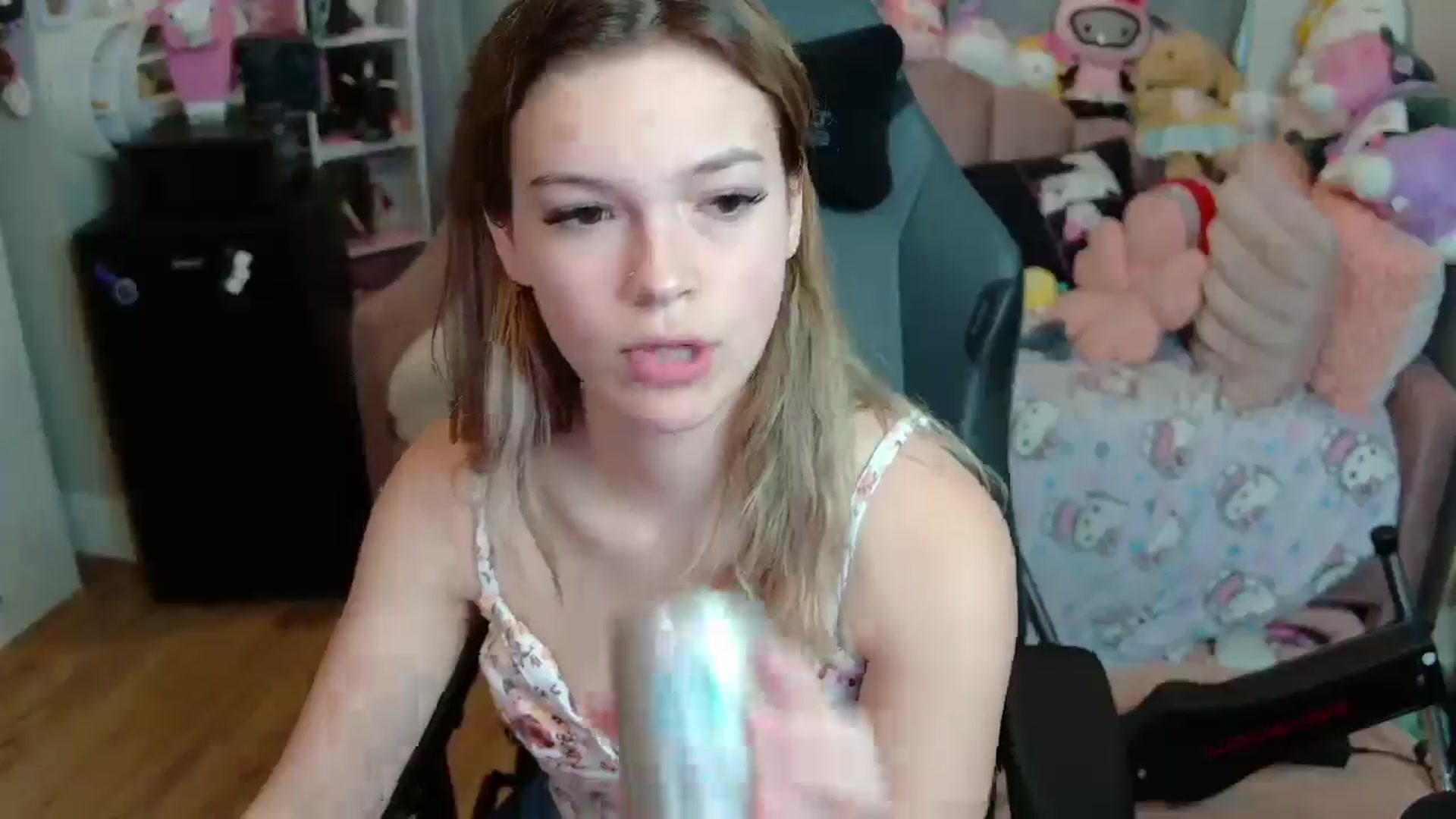 Gallery image thumbnail from Lil__Bunny's myfreecams stream on, 04/20/2025, 21:25 image 14 of 20