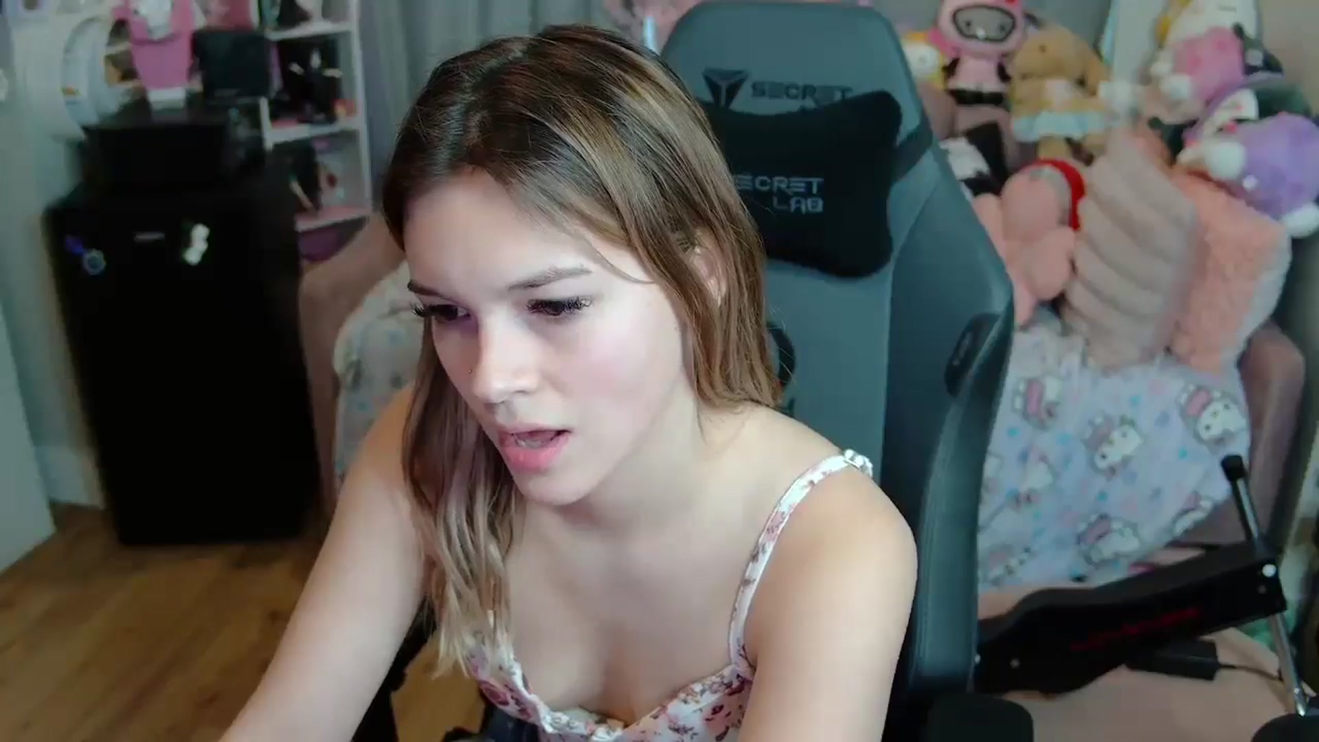 Gallery image thumbnail from Lil__Bunny's myfreecams stream on, 04/20/2025, 22:40 image 9 of 20