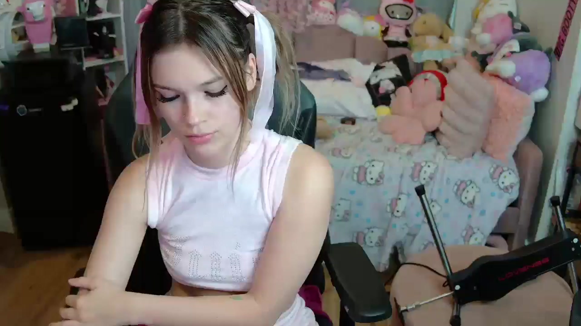 Gallery image thumbnail from Lil__Bunny's myfreecams stream on, 04/22/2025, 20:55 image 17 of 20