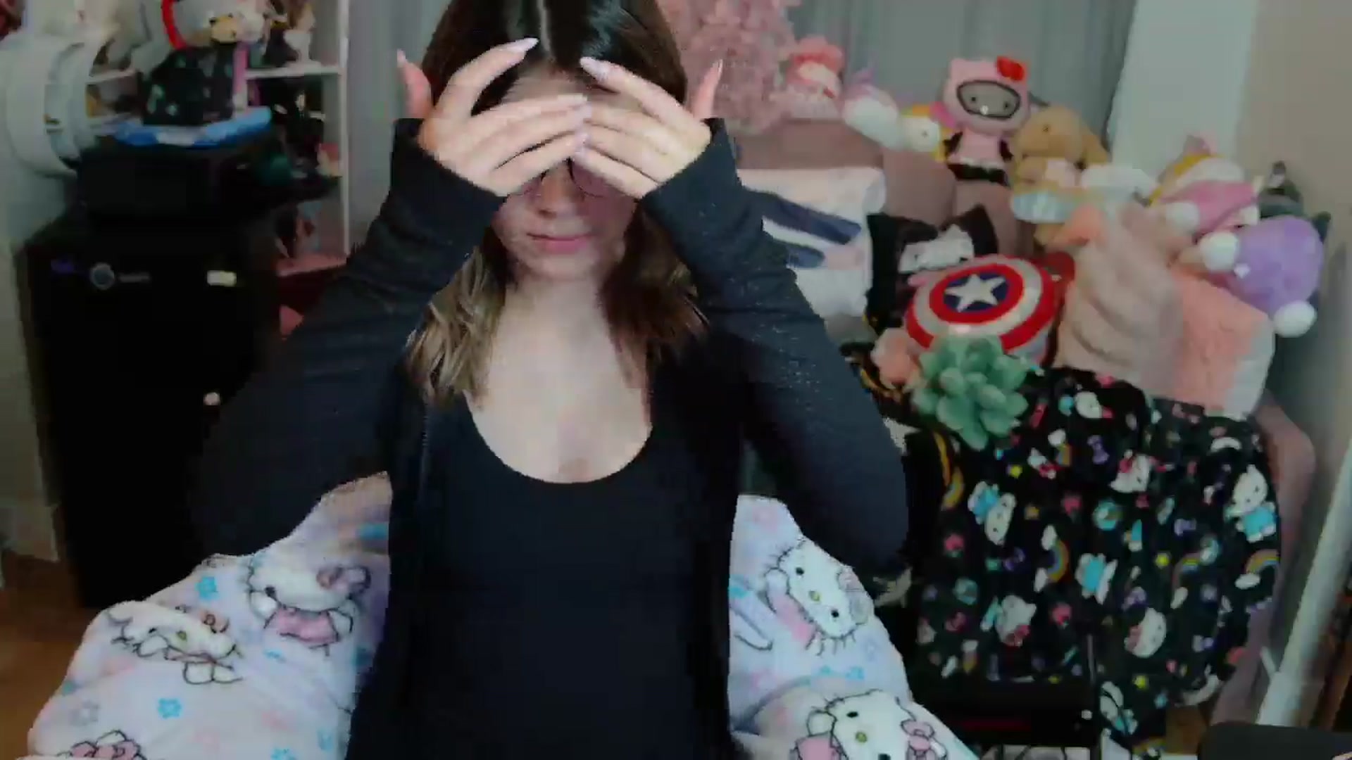 Gallery image thumbnail from Lil__Bunny's myfreecams stream on, 05/01/2025, 18:46 image 14 of 20