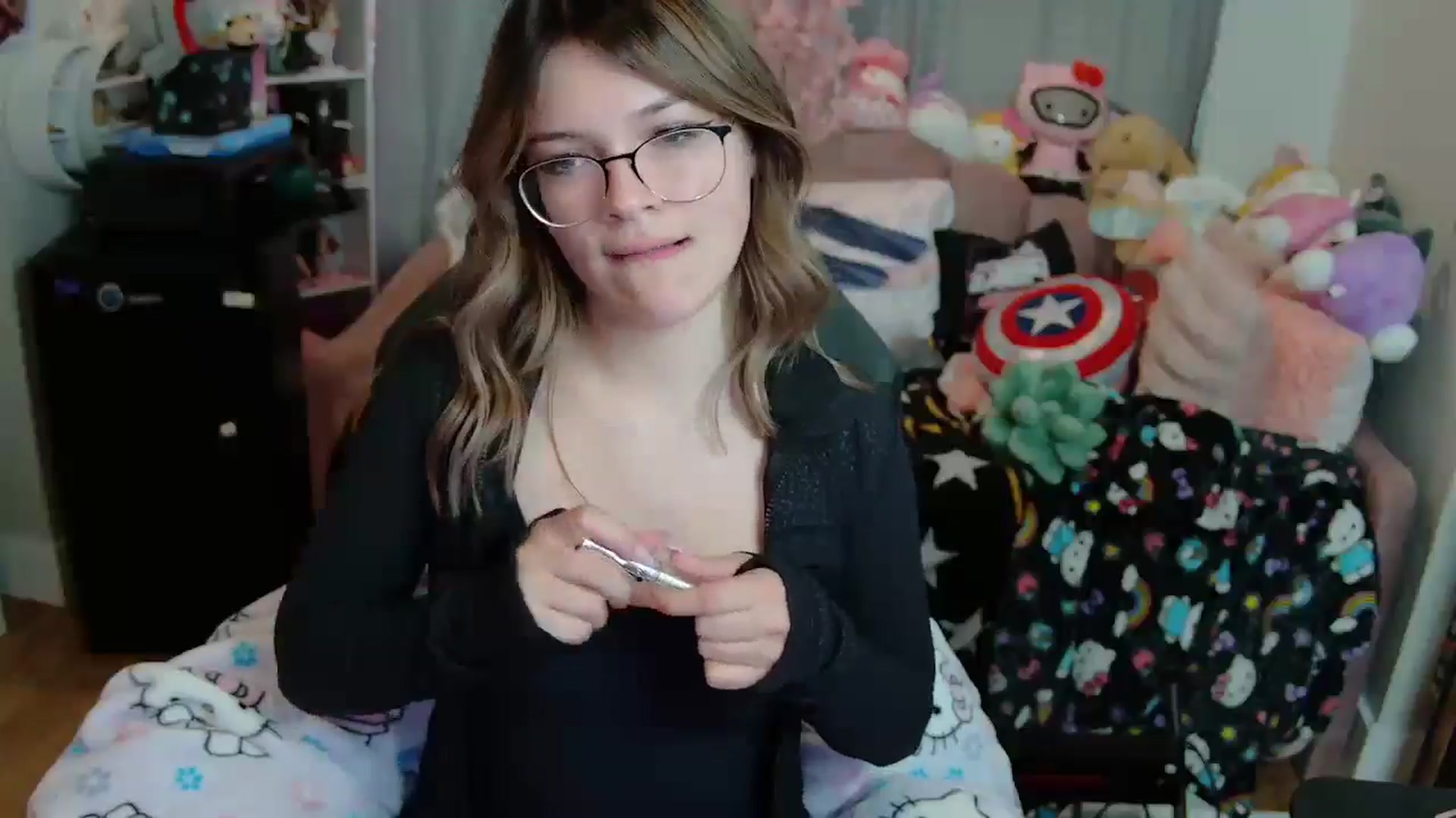 Gallery image thumbnail from Lil__Bunny's myfreecams stream on, 05/01/2025, 18:46 image 20 of 20