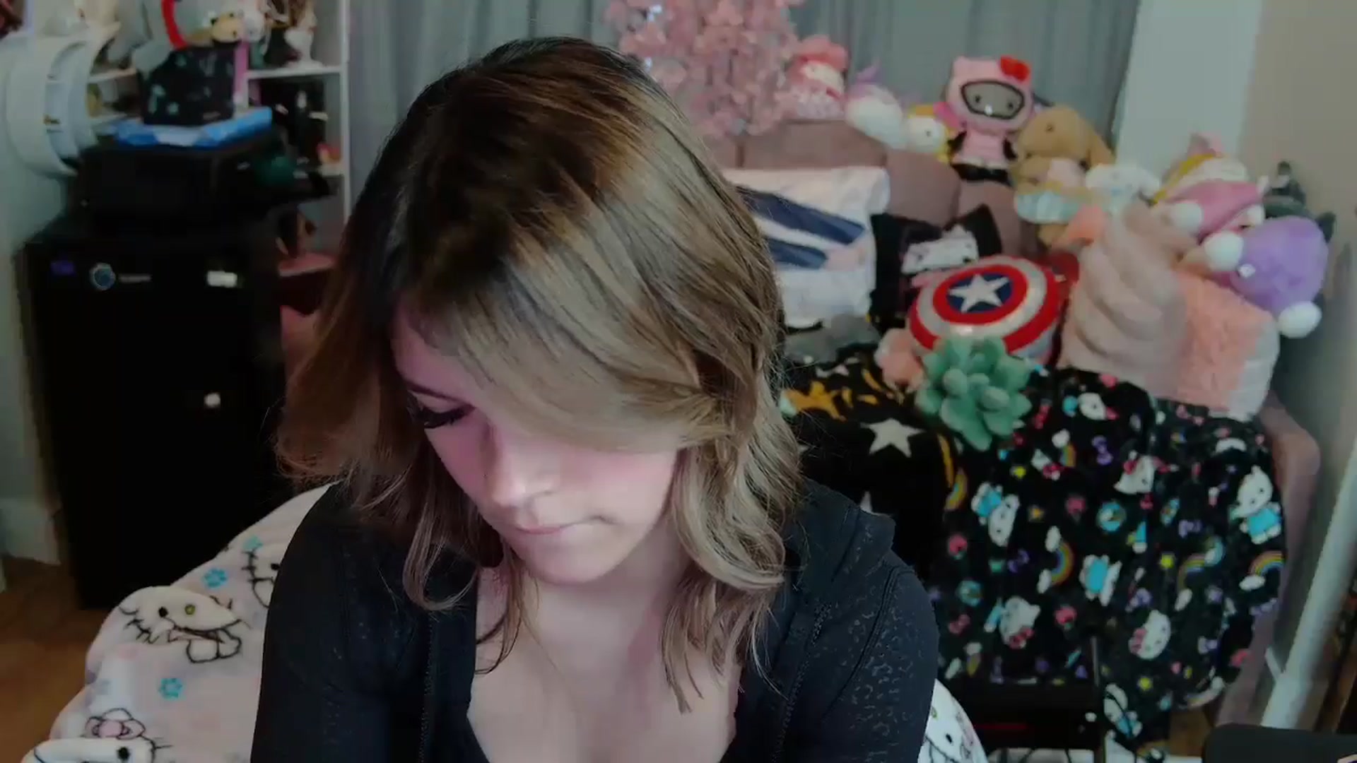 Gallery image thumbnail from Lil__Bunny's myfreecams stream on, 05/01/2025, 18:46 image 4 of 20