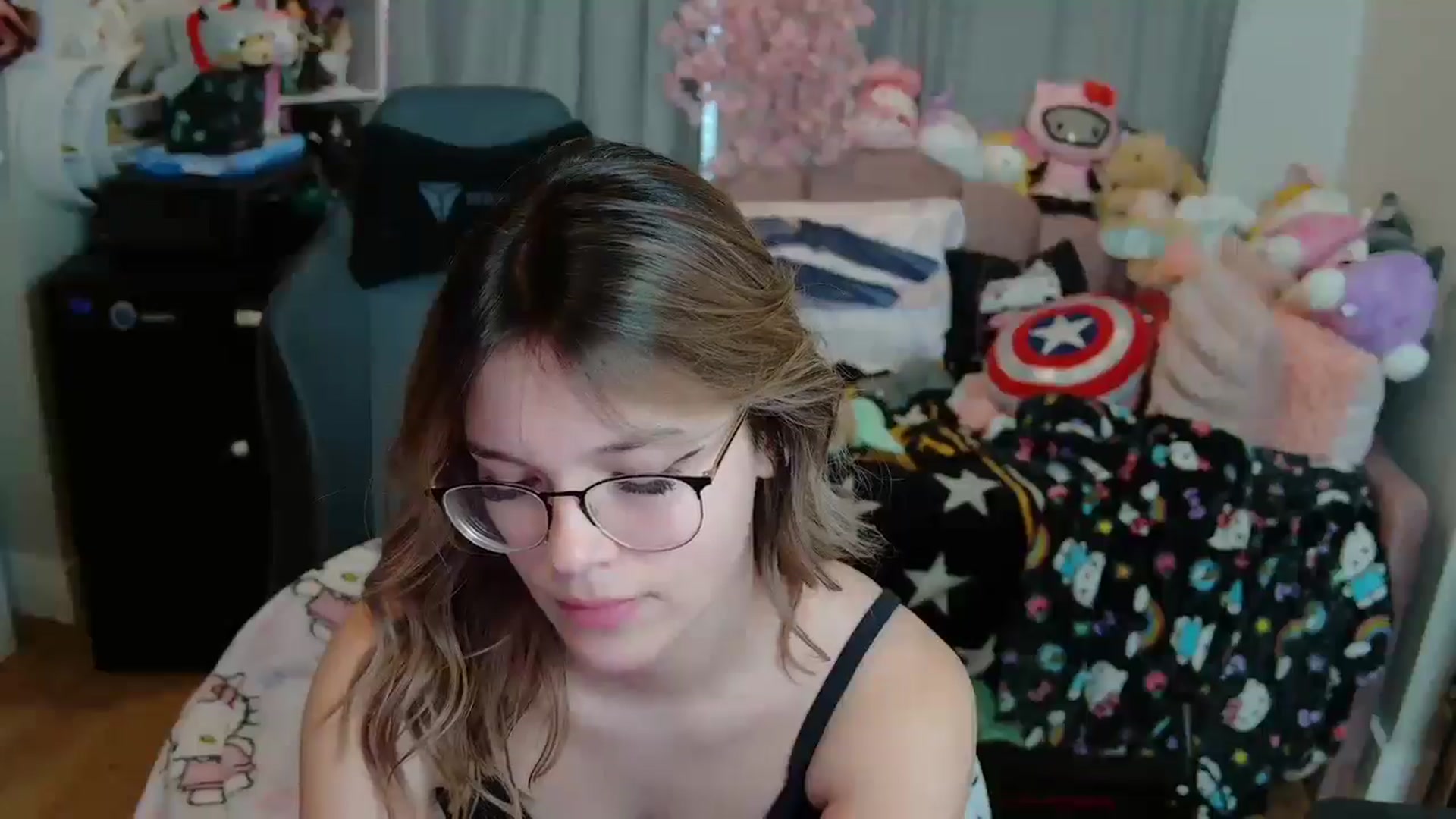 Gallery image thumbnail from Lil__Bunny's myfreecams stream on, 05/01/2025, 19:56 image 19 of 20