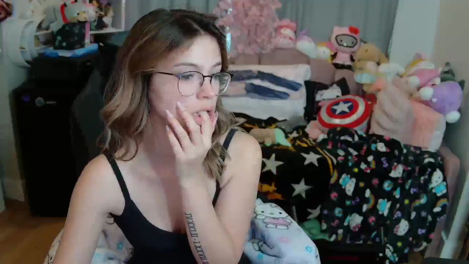 Gallery image thumbnail from Lil__Bunny's myfreecams stream on, 05/01/2025, 19:56 image 20 of 20