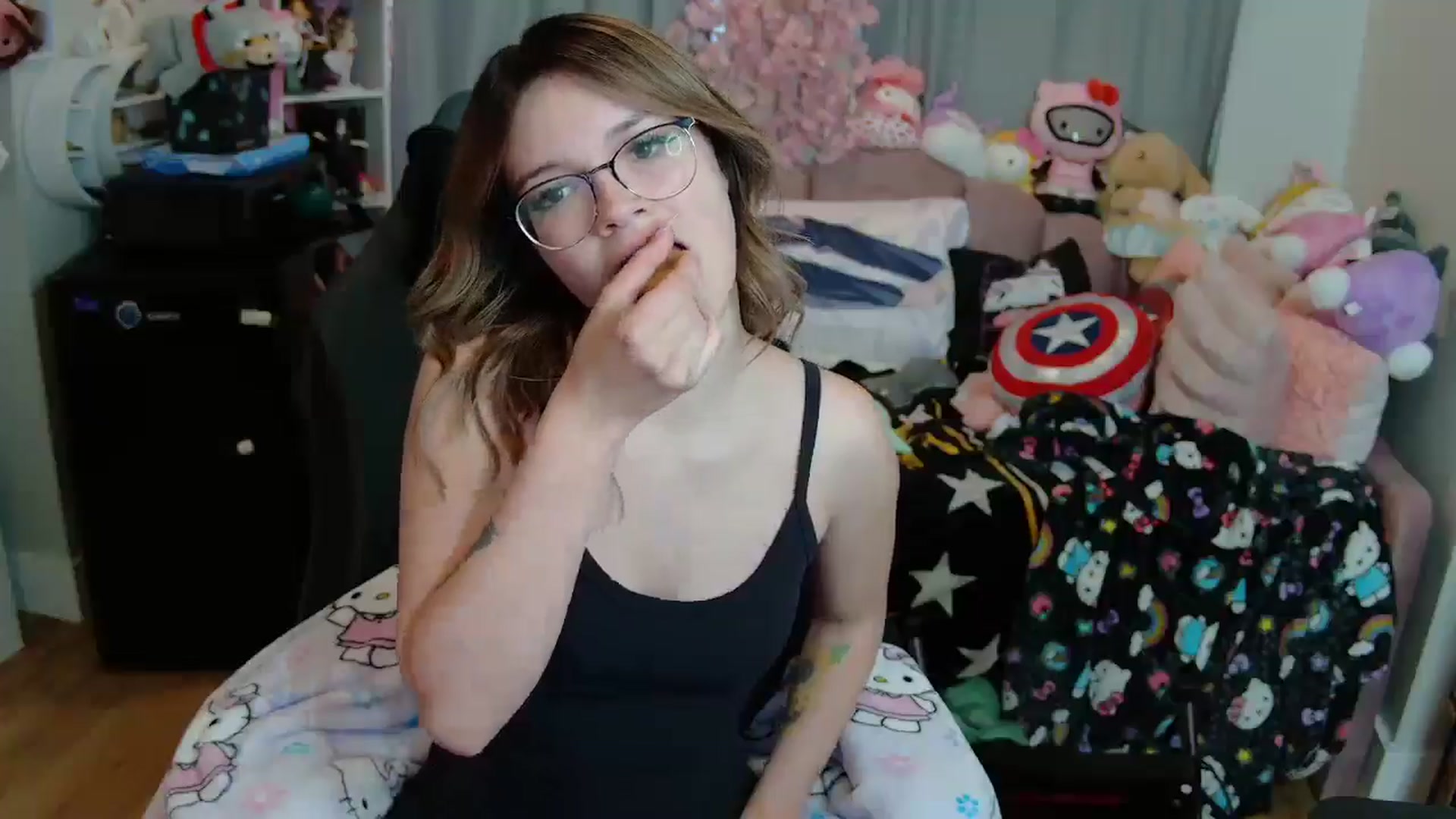 Gallery image thumbnail from Lil__Bunny's myfreecams stream on, 05/01/2025, 19:56 image 9 of 20