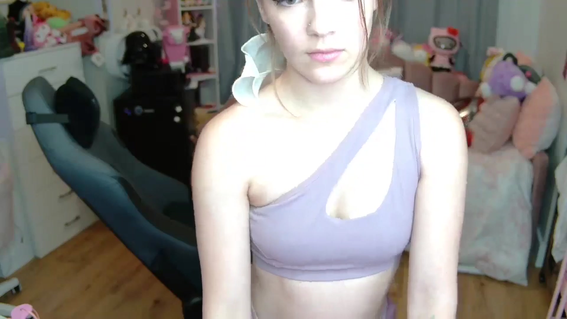 Gallery image thumbnail from Lil__Bunny's myfreecams stream on, 05/21/2025, 22:31 image 9 of 20