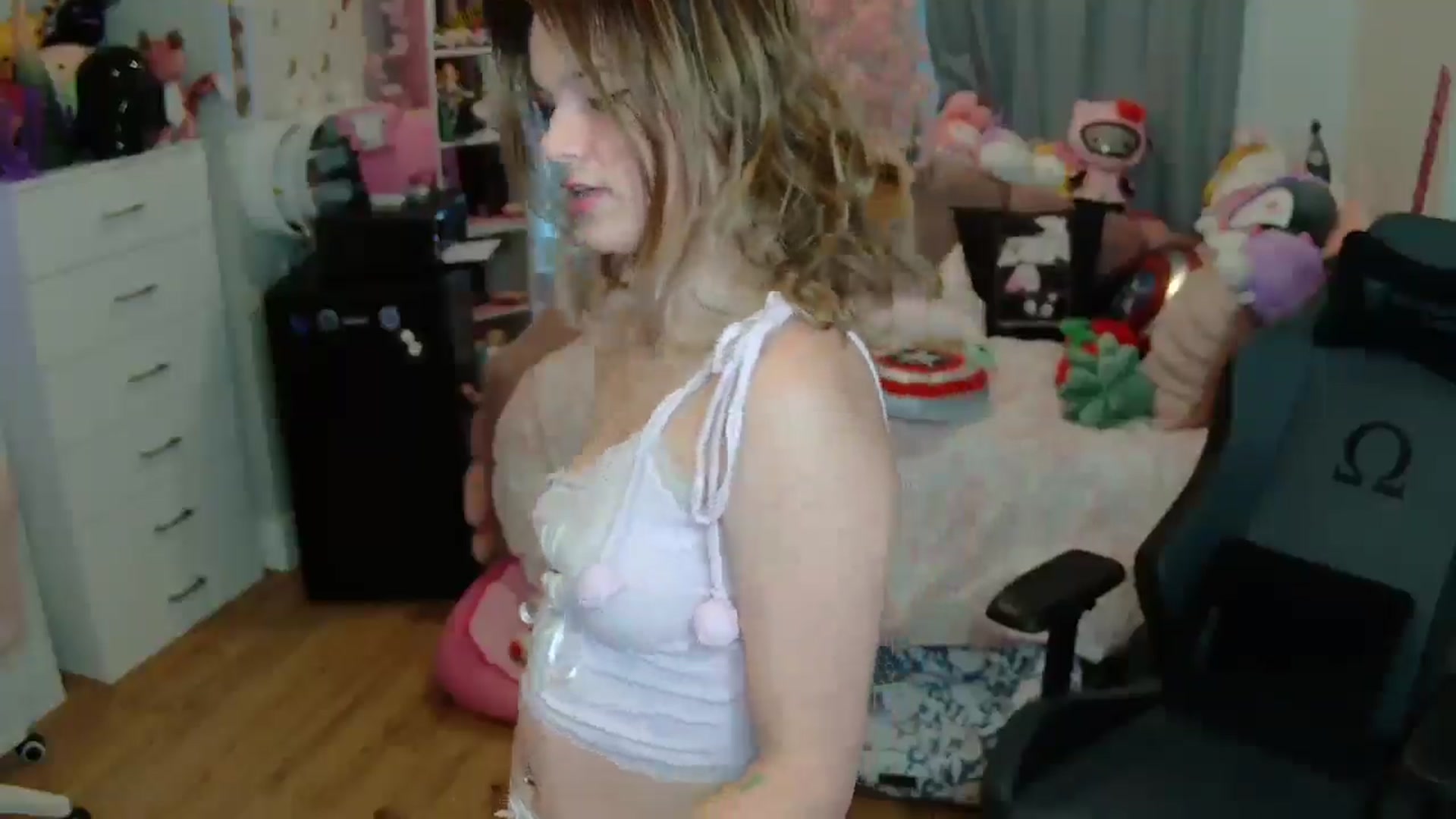 Gallery image thumbnail from Lil__Bunny's myfreecams stream on, 06/02/2025, 24:13 image 16 of 20