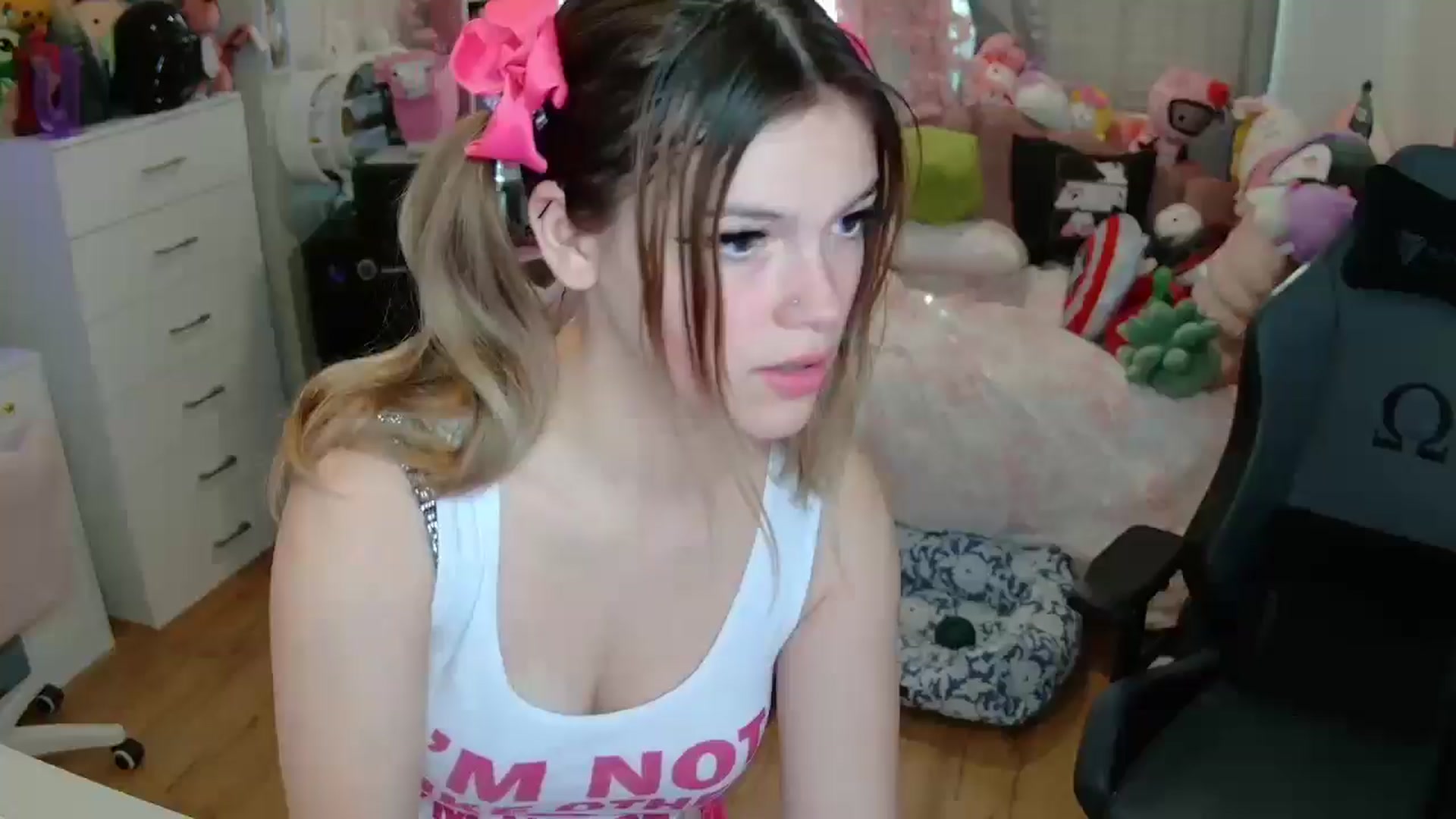 Gallery image thumbnail from Lil__Bunny's myfreecams stream on, 06/04/2025, 13:11 image 1 of 20