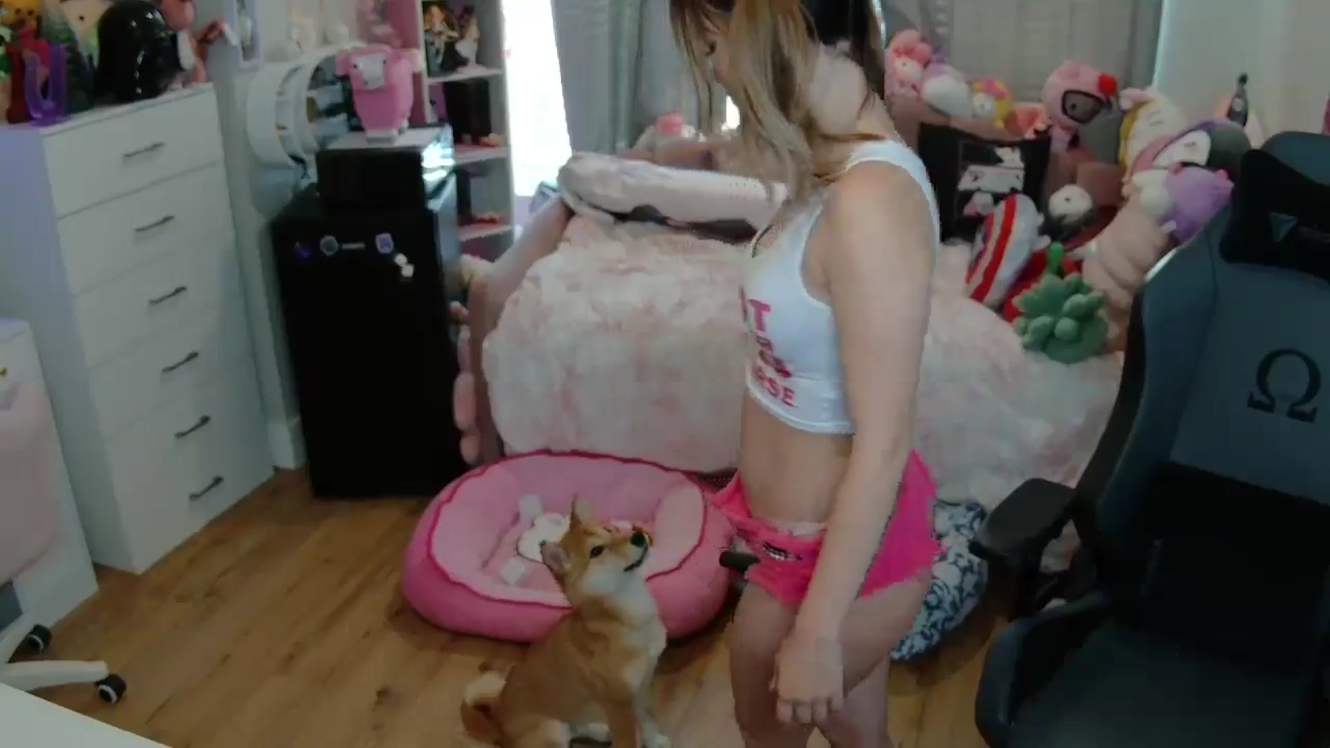 Gallery image thumbnail from Lil__Bunny's myfreecams stream on, 06/04/2025, 13:11 image 5 of 20