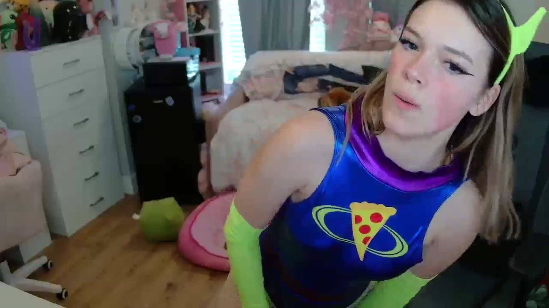 Gallery image thumbnail from Lil__Bunny's myfreecams stream on, 06/12/2025, 18:24 image 5 of 20