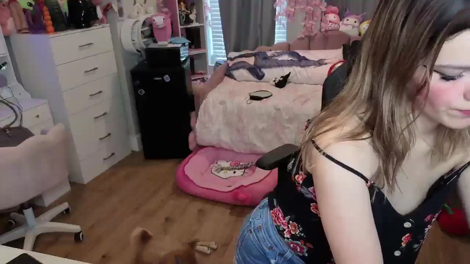 Gallery image thumbnail from Lil__Bunny's myfreecams stream on, 06/14/2025, 23:47 image 6 of 20