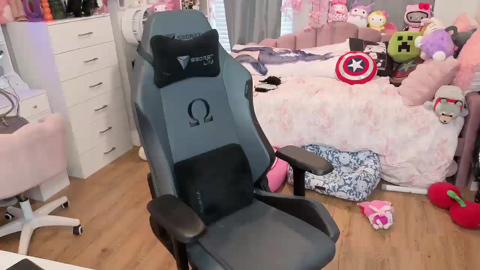 Gallery image thumbnail from Lil__Bunny's myfreecams stream on, 06/14/2025, 23:47 image 17 of 20