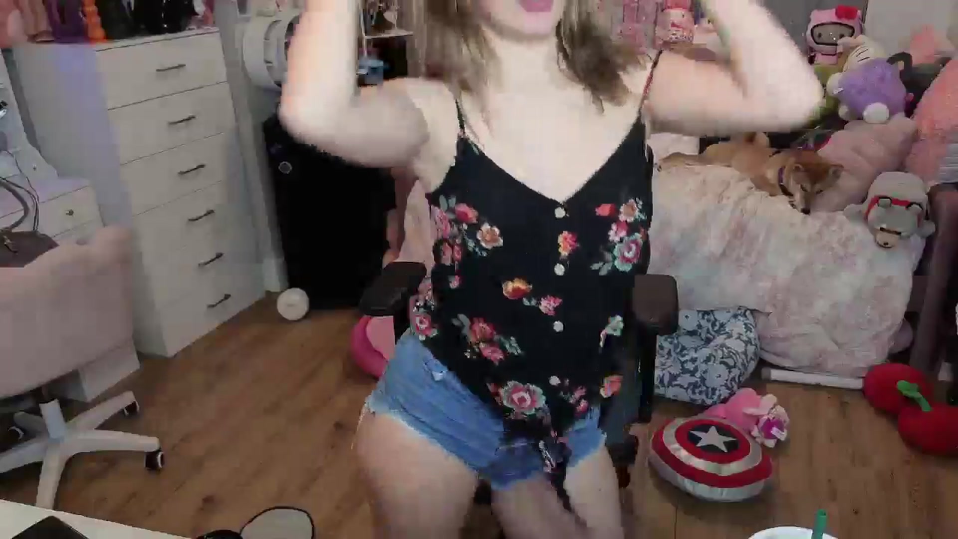 Gallery image thumbnail from Lil__Bunny's myfreecams stream on, 06/15/2025, 24:33 image 3 of 20