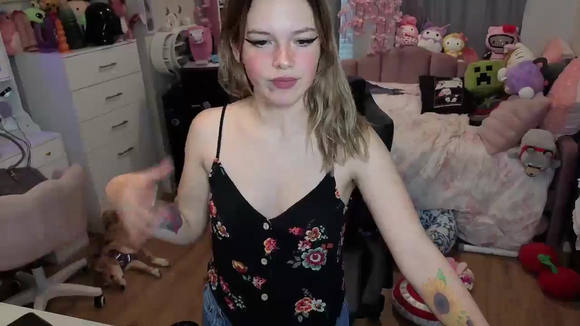 Gallery image thumbnail from Lil__Bunny's myfreecams stream on, 06/15/2025, 24:33 image 6 of 20