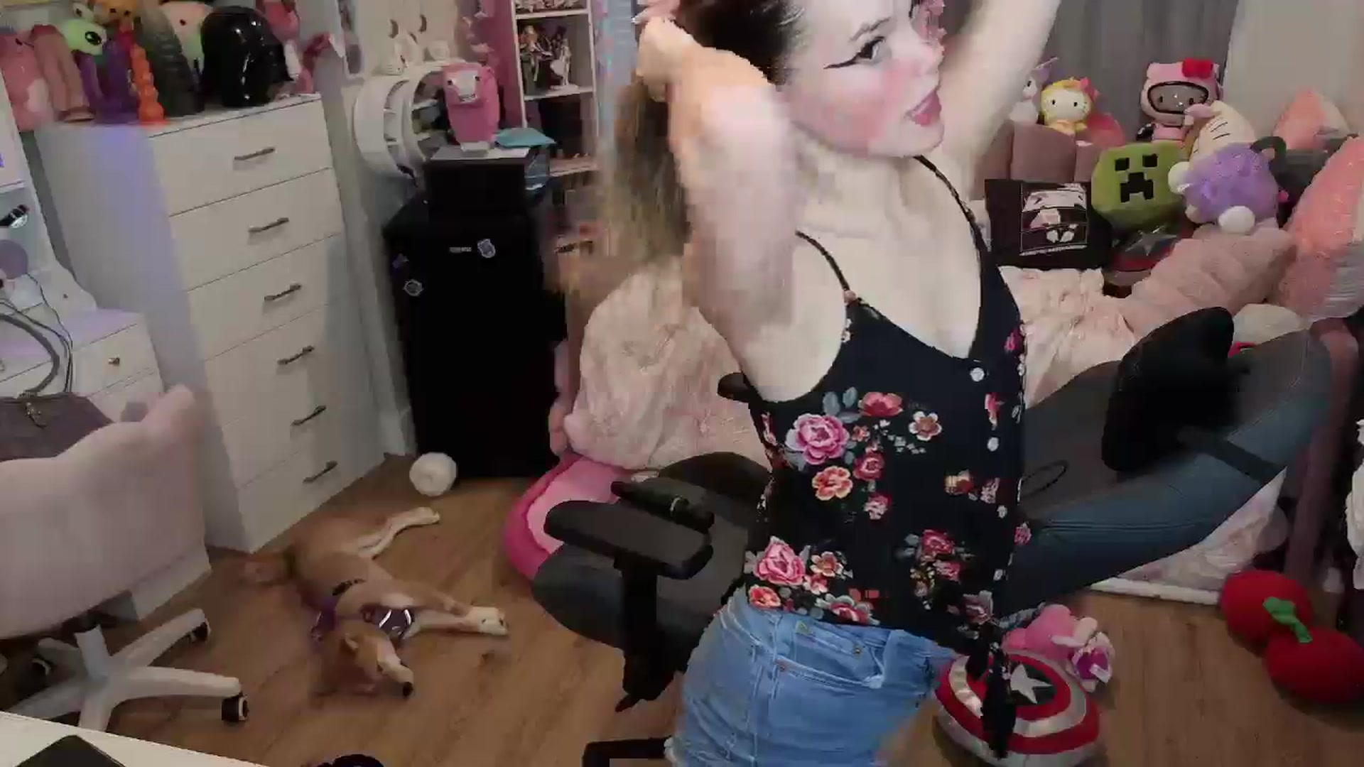 Gallery image thumbnail from Lil__Bunny's myfreecams stream on, 06/15/2025, 24:33 image 20 of 20
