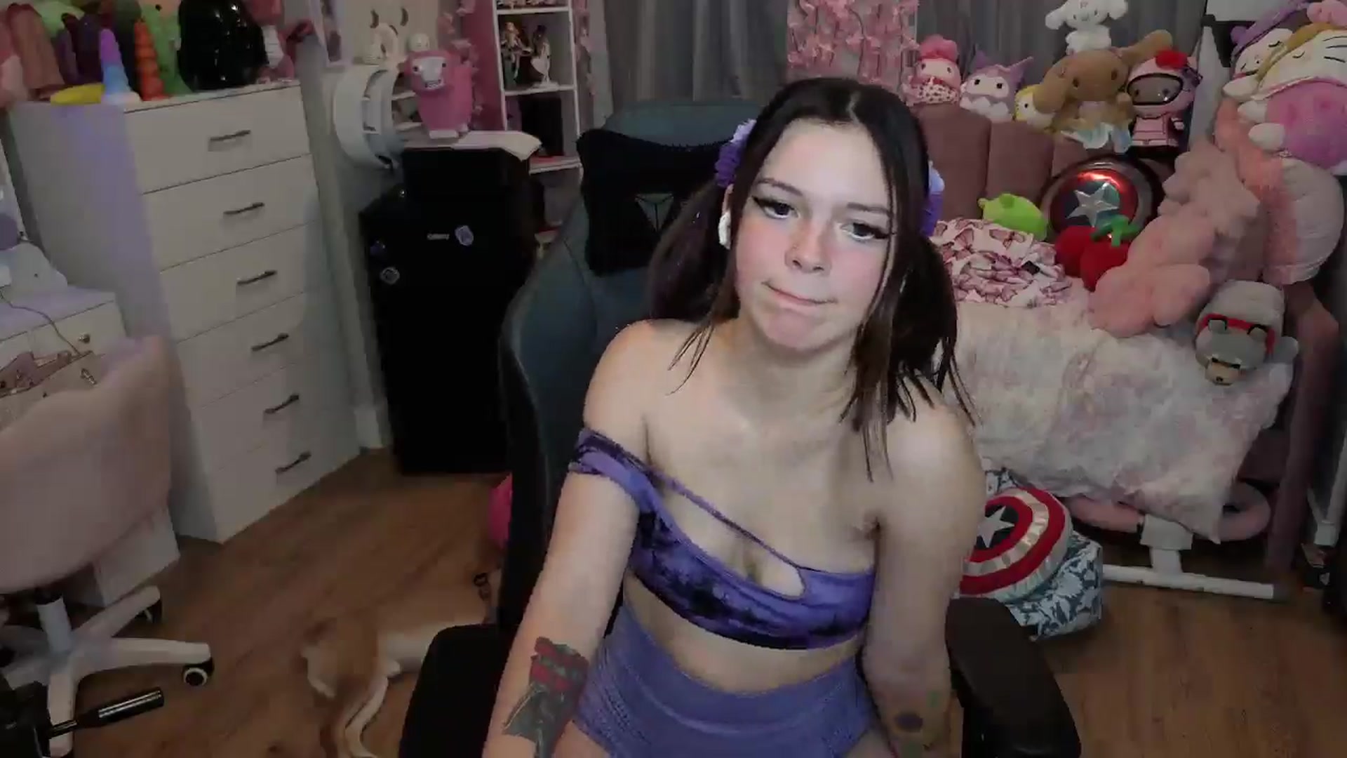 Gallery image thumbnail from Lil__Bunny's myfreecams stream on, 06/23/2025, 02:00 image 10 of 20