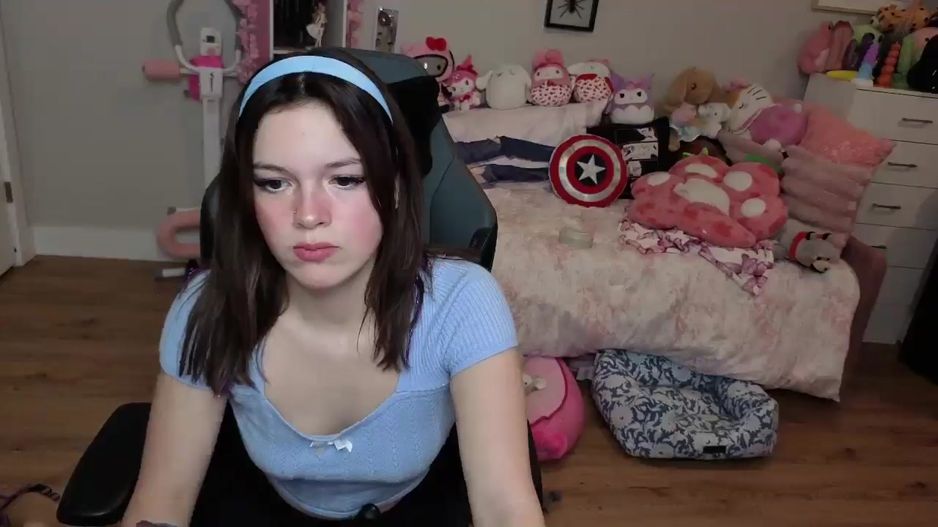 Gallery image thumbnail from Lil__Bunny's myfreecams stream on, 06/24/2025, 22:27 image 17 of 20