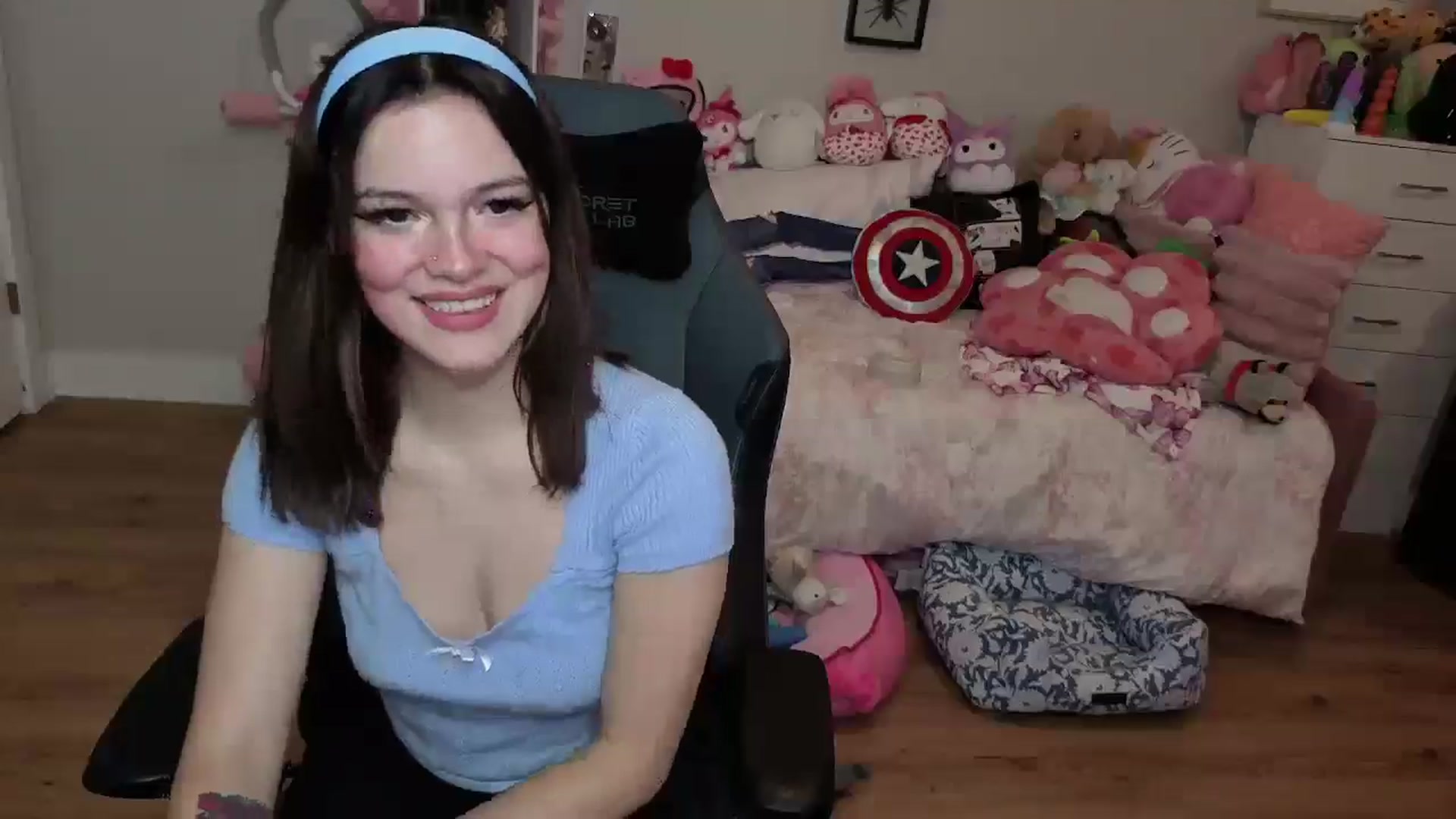 Gallery image thumbnail from Lil__Bunny's myfreecams stream on, 06/24/2025, 22:27 image 16 of 20