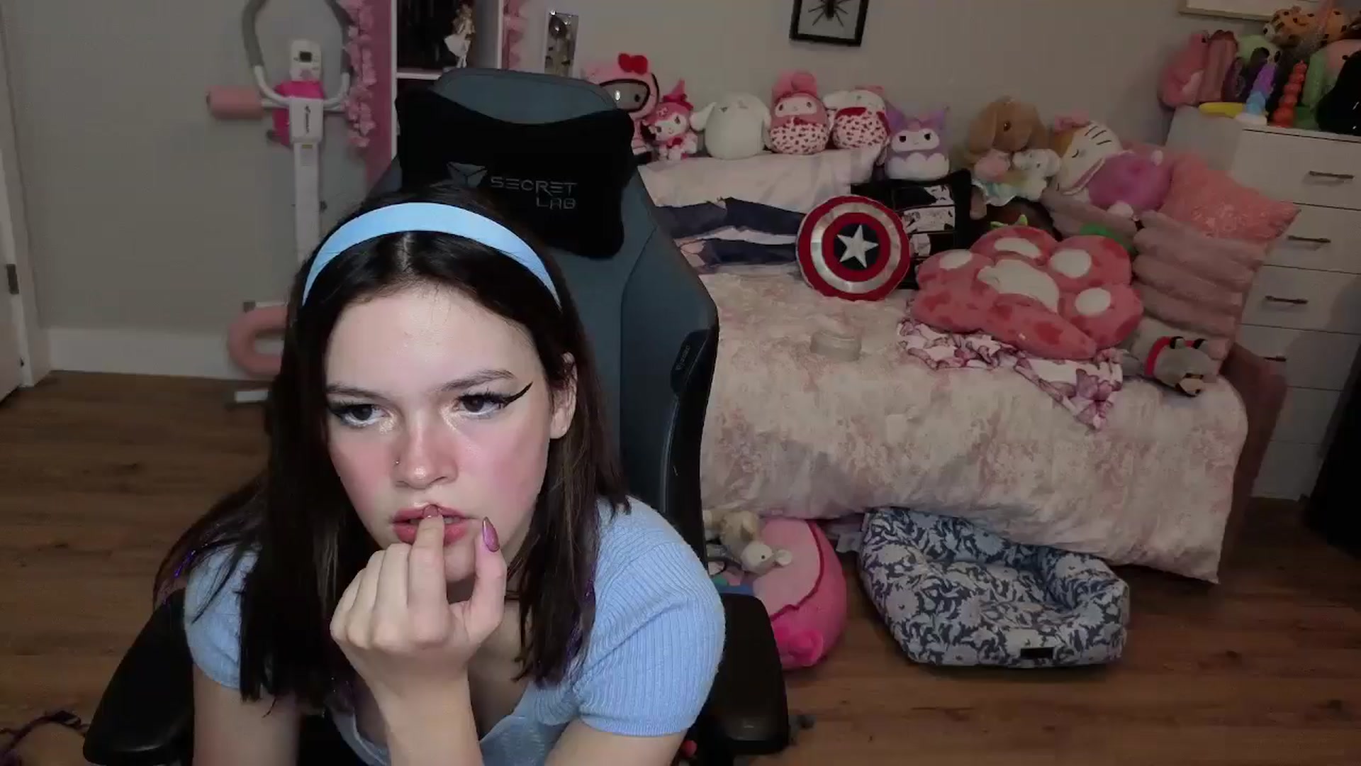 Gallery image thumbnail from Lil__Bunny's myfreecams stream on, 06/24/2025, 22:27 image 18 of 20