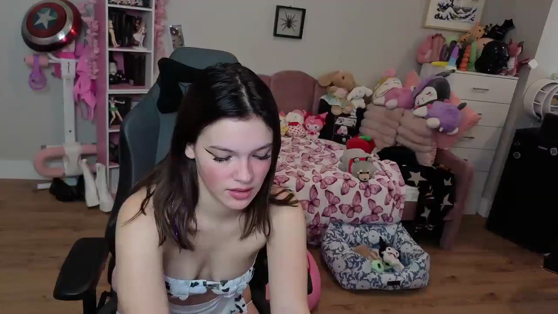Gallery image thumbnail from Lil__Bunny's myfreecams stream on, 06/29/2025, 14:15 image 19 of 20