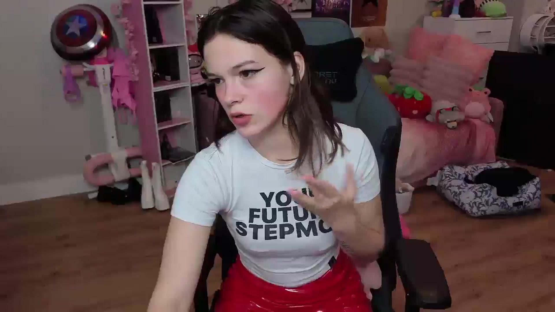 Gallery image thumbnail from Lil__Bunny's myfreecams stream on, 07/04/2025, 22:45 image 19 of 20