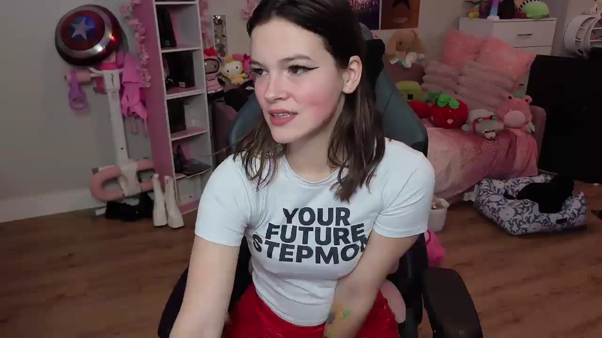 Gallery image thumbnail from Lil__Bunny's myfreecams stream on, 07/04/2025, 22:45 image 13 of 20