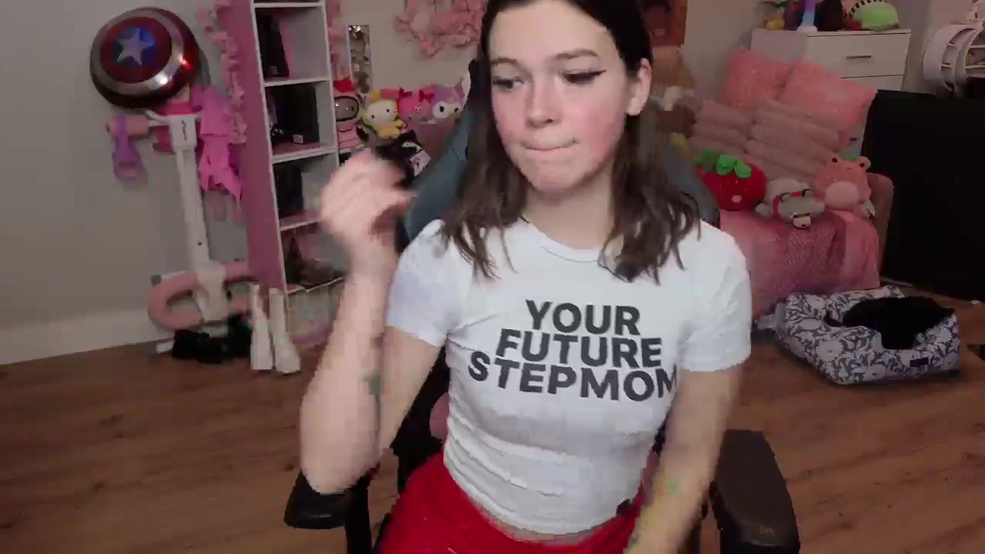 Gallery image thumbnail from Lil__Bunny's myfreecams stream on, 07/04/2025, 22:45 image 17 of 20