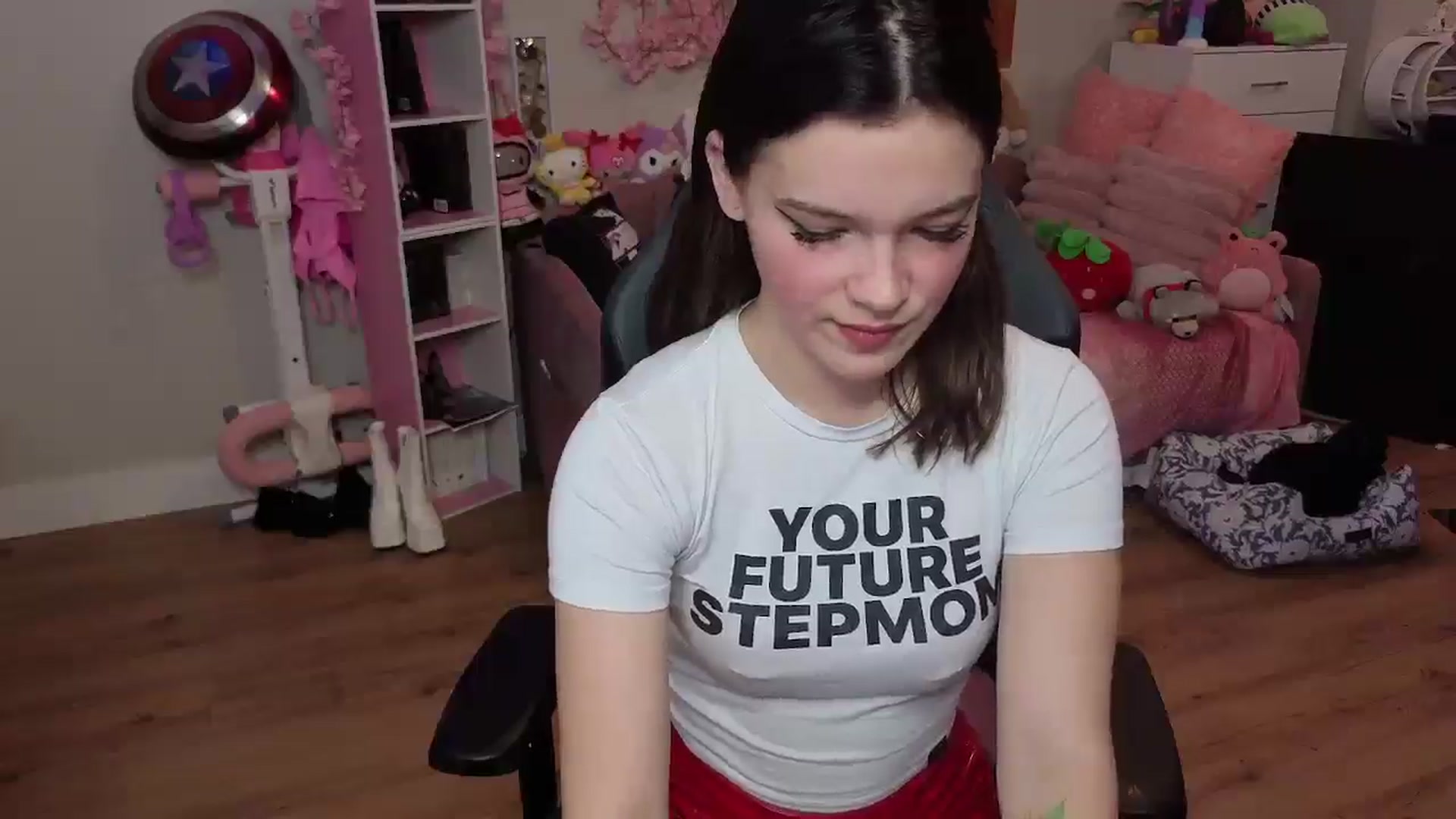 Gallery image thumbnail from Lil__Bunny's myfreecams stream on, 07/04/2025, 22:45 image 15 of 20