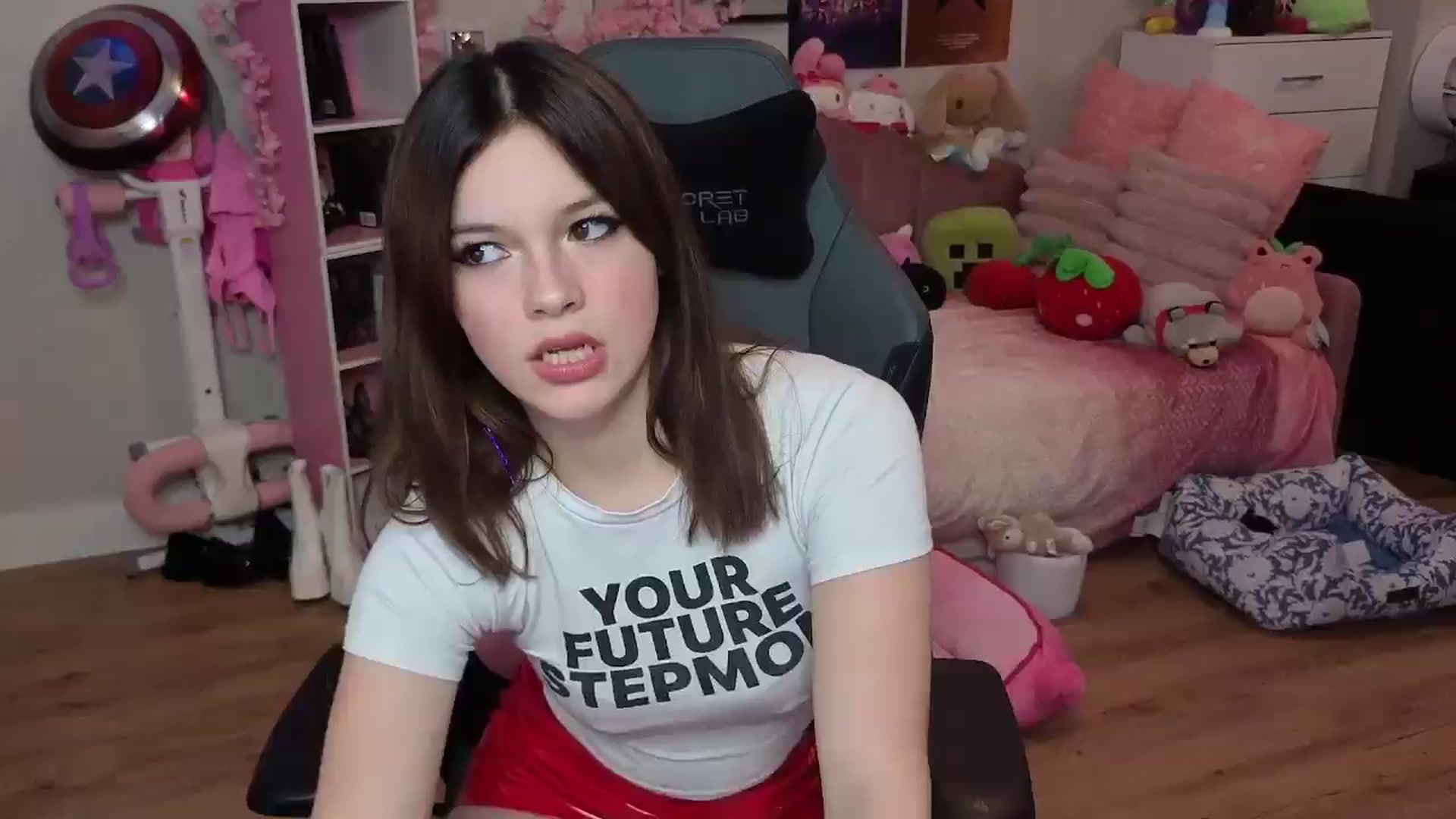 Gallery image thumbnail from Lil__Bunny's myfreecams stream on, 07/05/2025, 06:55 image 17 of 20