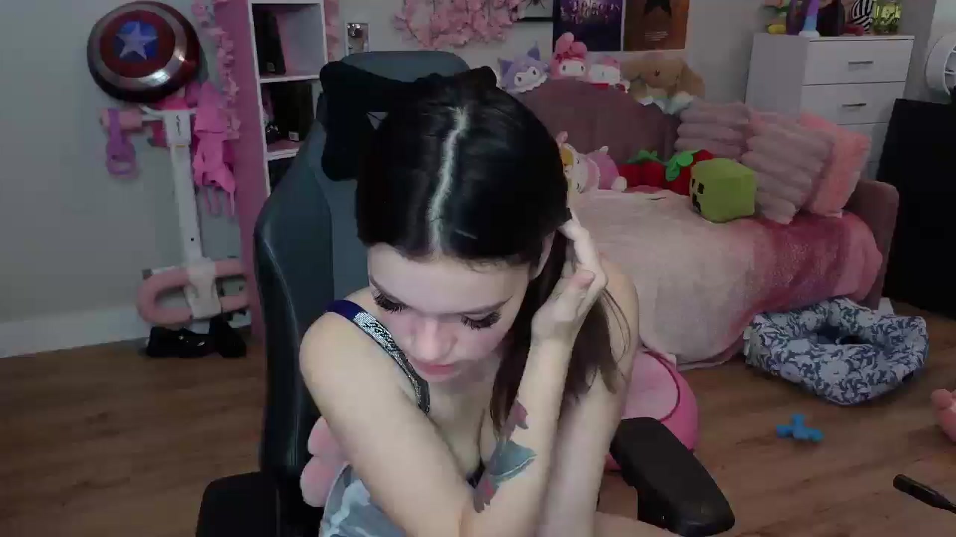 Gallery image thumbnail from Lil__Bunny's myfreecams stream on, 07/07/2025, 16:59 image 2 of 20